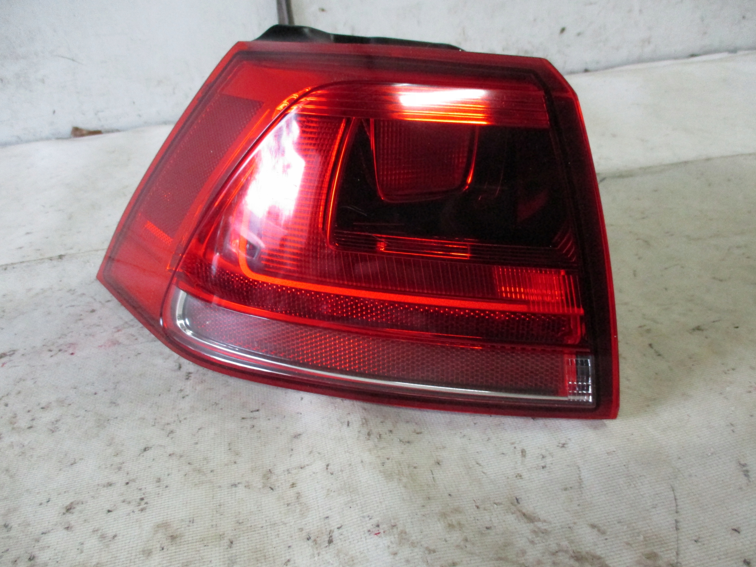 light left rear part rear VW Golf VII 5GM945095B