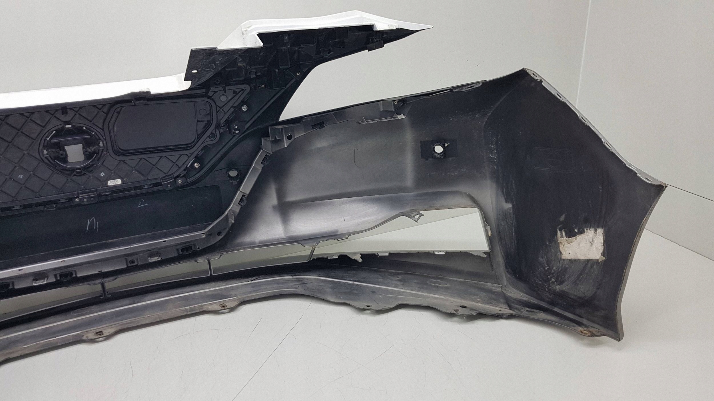 NISSAN LEAF II 2017 - bumper front 62022-5SH0H