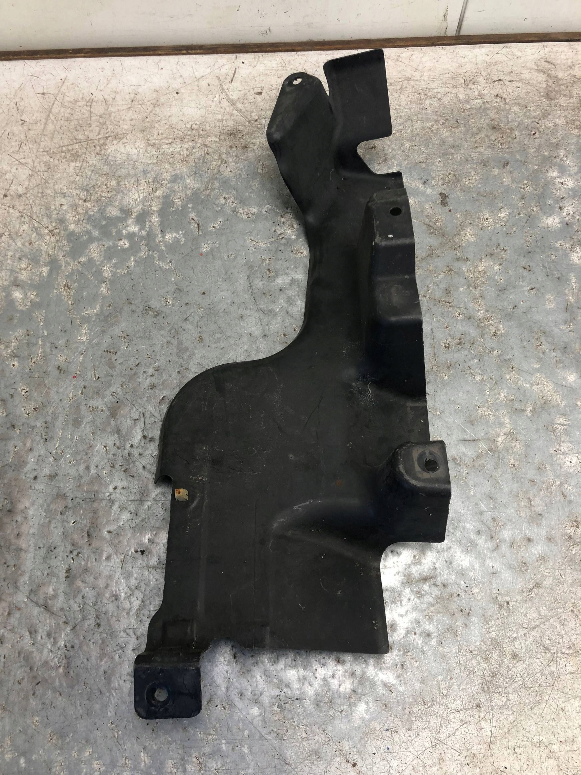 cover chassis left rear part VW T6 7E0825211