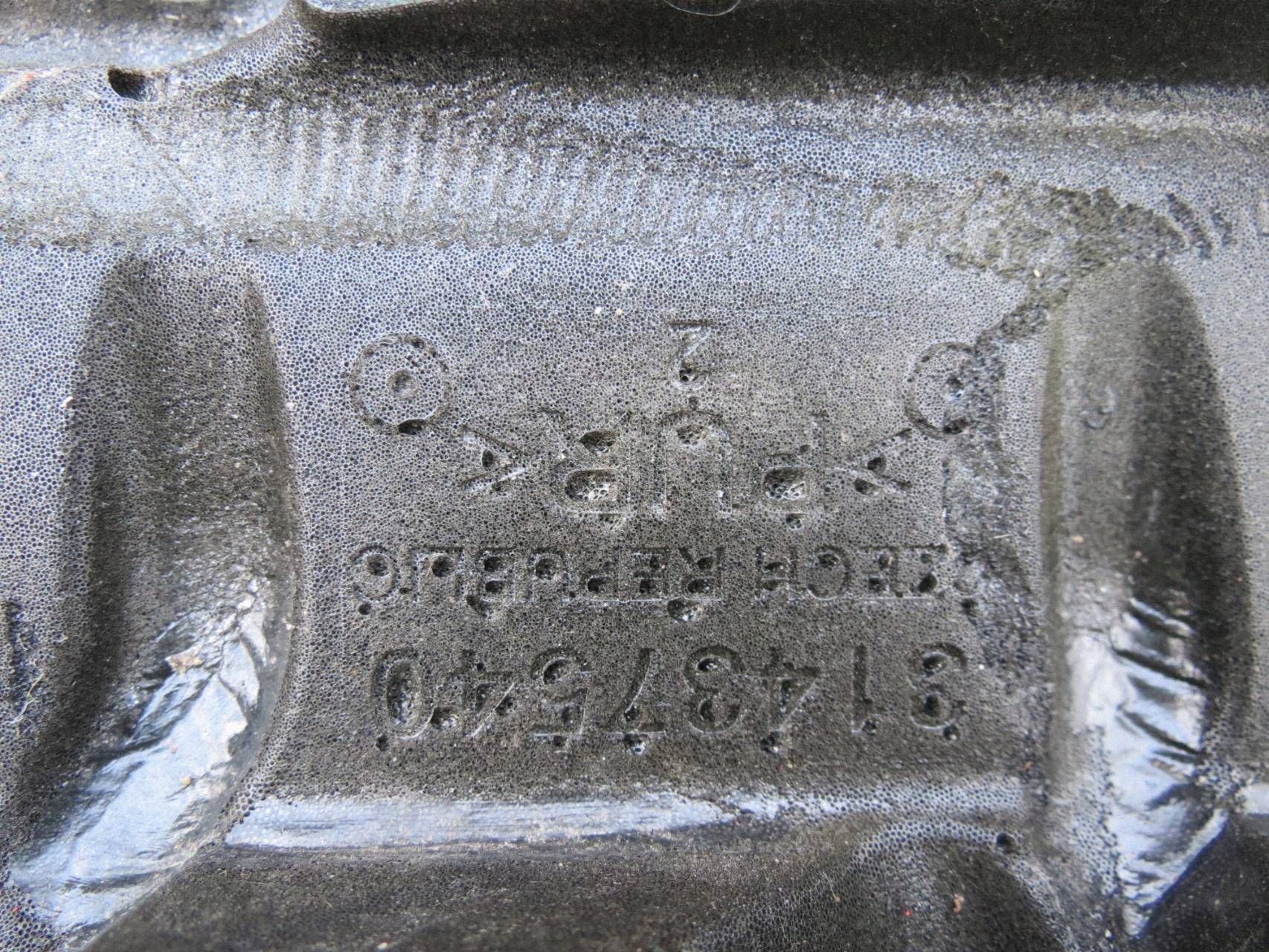 cover upper of the engine VOLVO V60 31437540