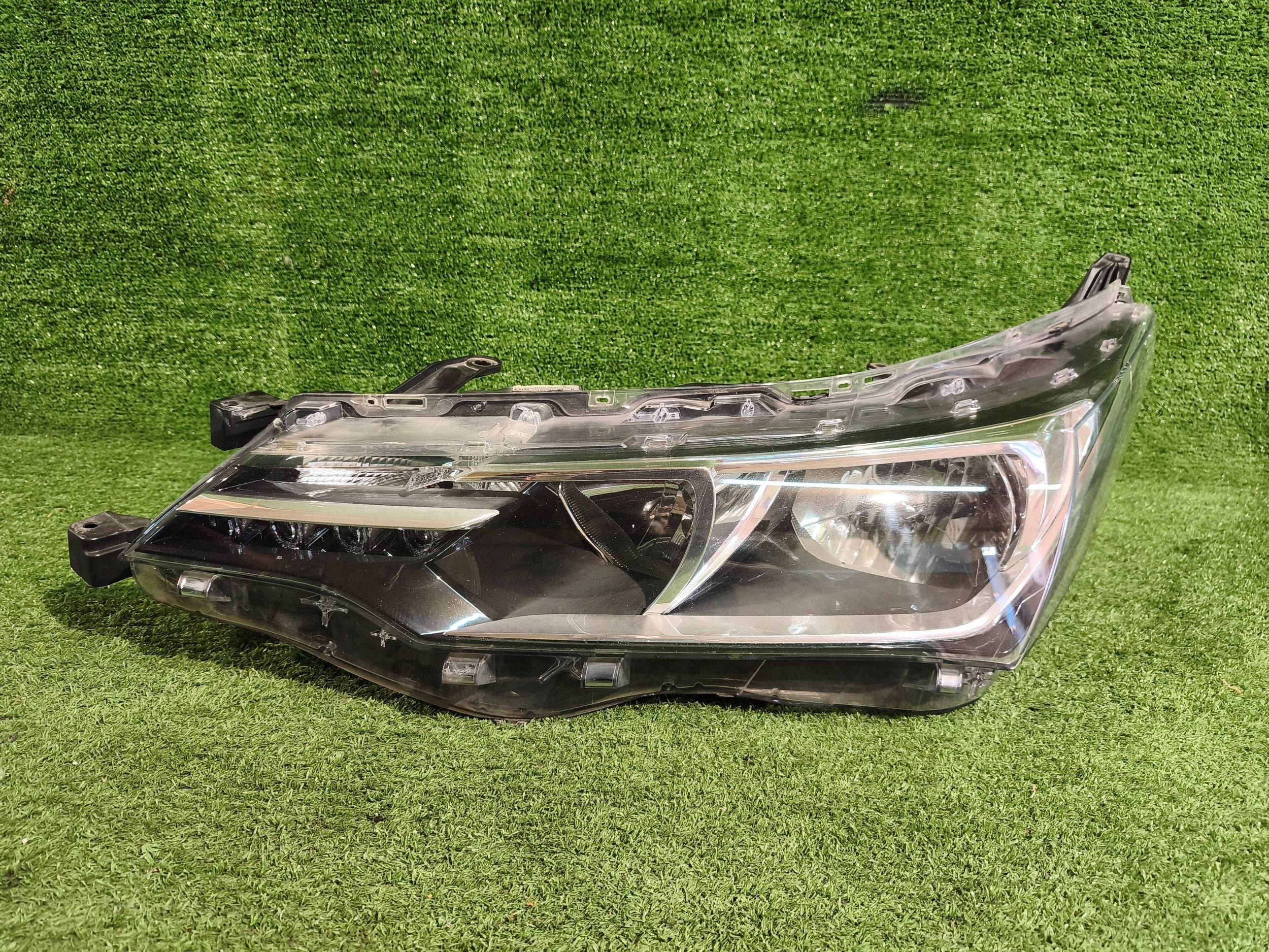 REFLEKTOR left front TOYOTA COROLLA E16 LIFT 16- LED NR.R1443
