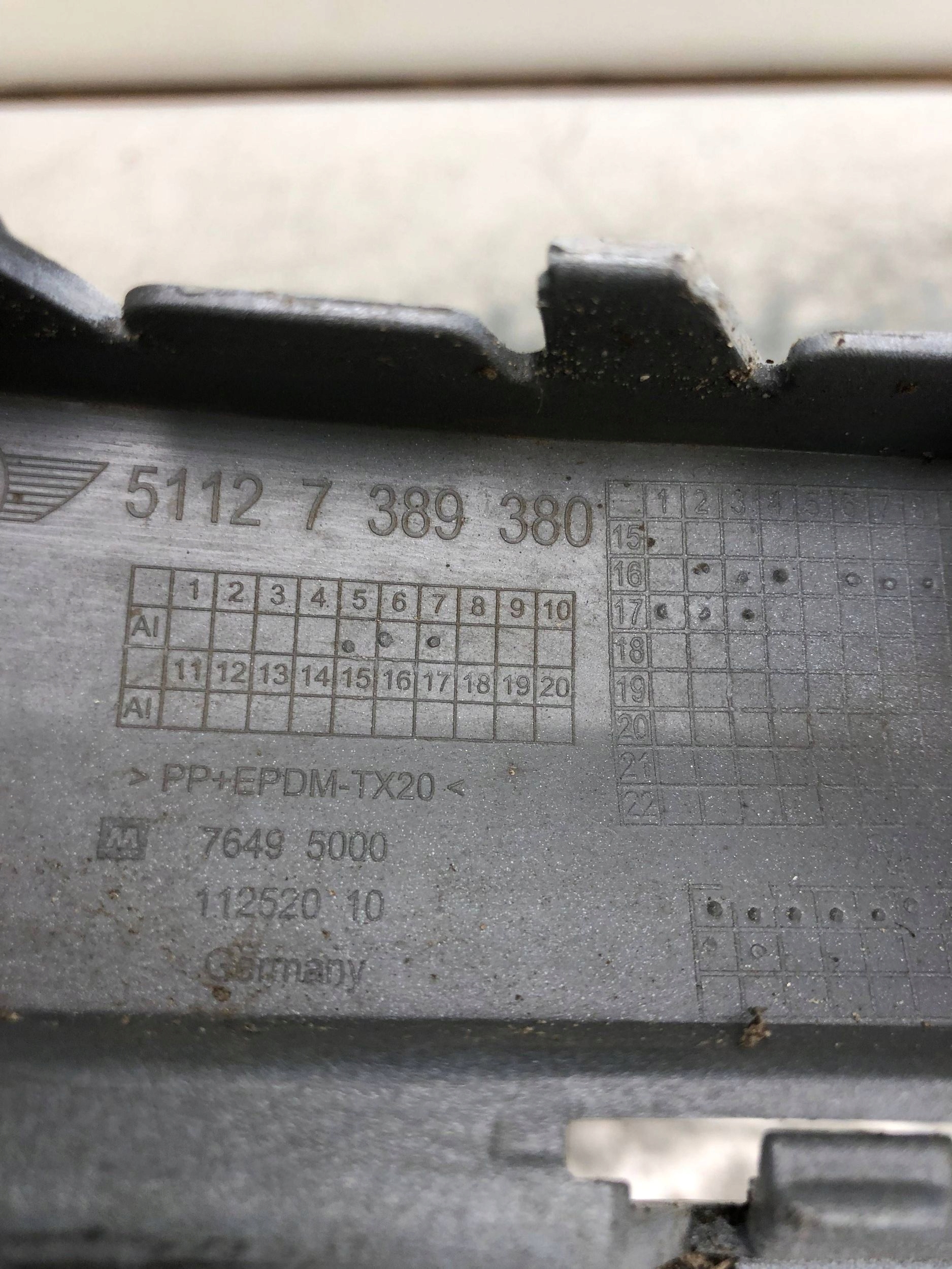 Ecke der Stoßstange rechts heck MINI F60 7389380