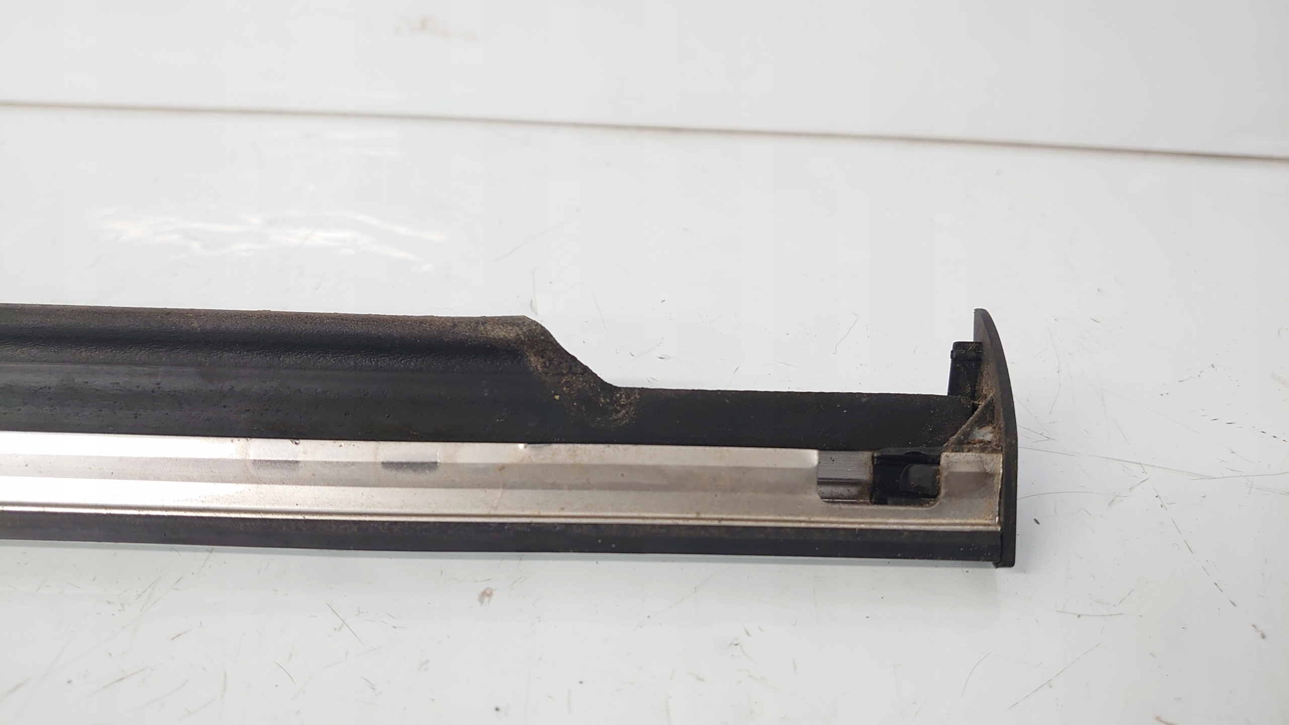 MERCEDES GL X164 moulding dust left rear part 1646908180