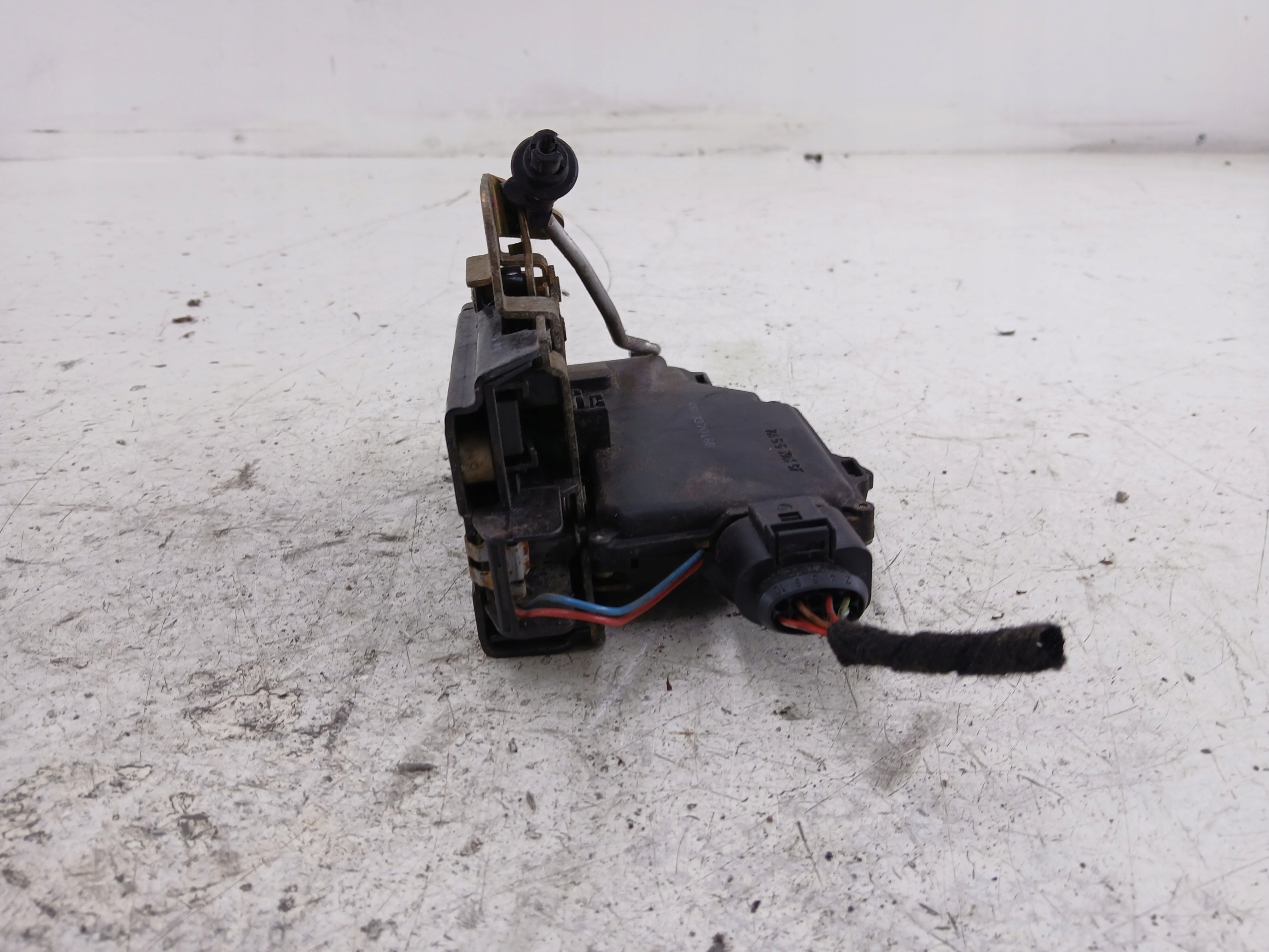 AUDI A6 C5 lock door right front 4B1837016B