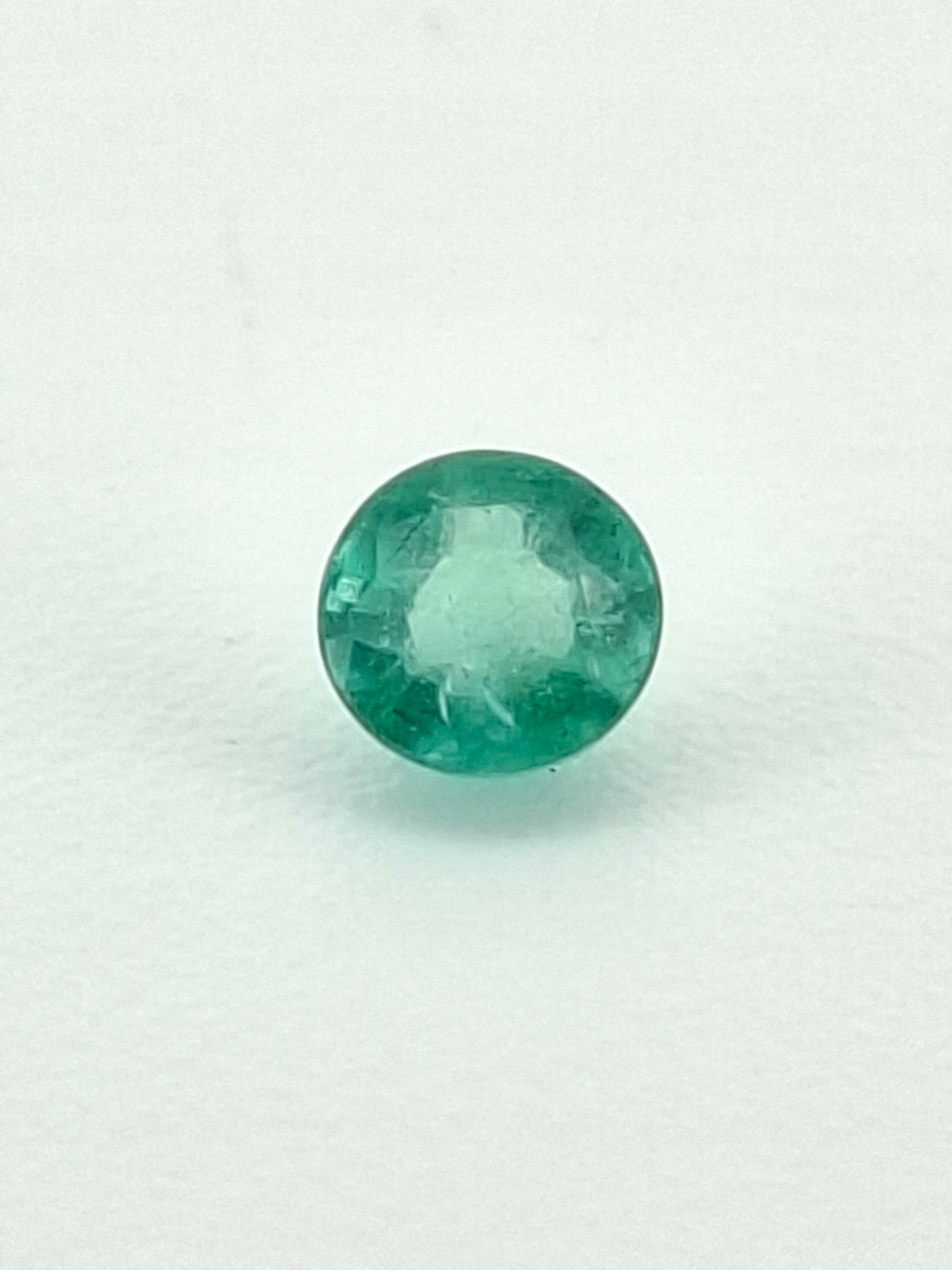 Smaragd o průměru 3 mm