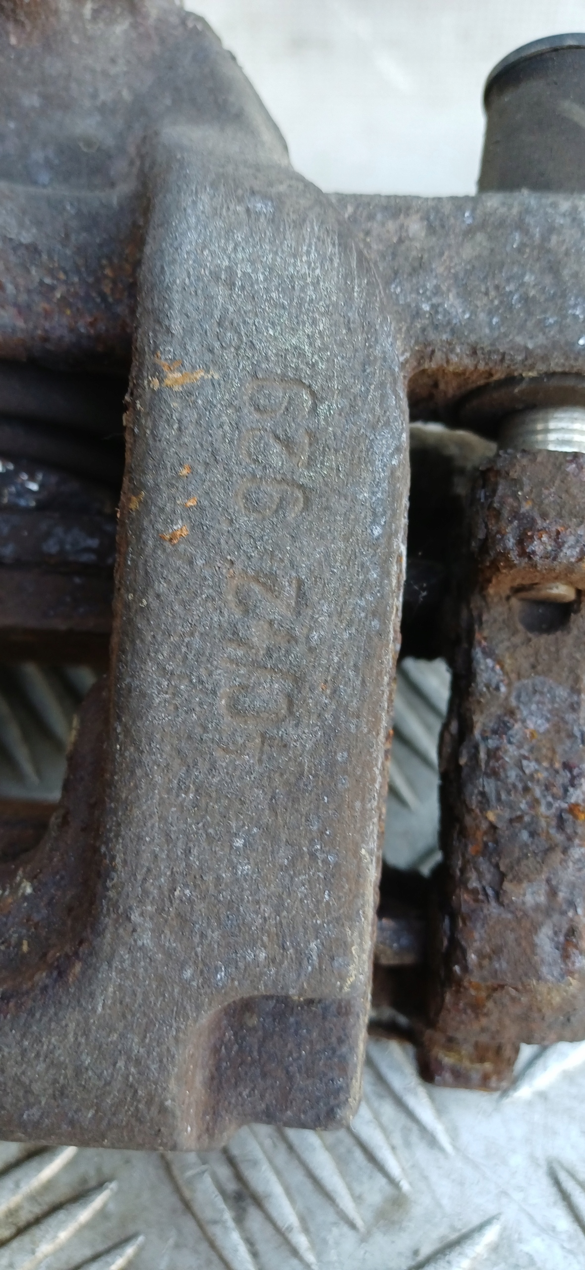 MERCEDES W204 Bremssattel Bremse Sattel Brems- heck links oder rechts 930 40/42
