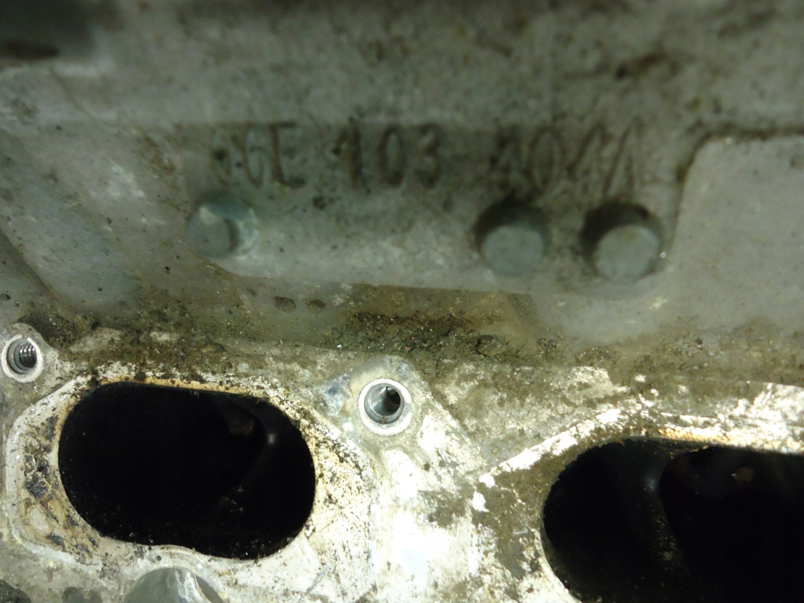 AUDI A5 3.2FSI V6 CAL head. right 06E103404A