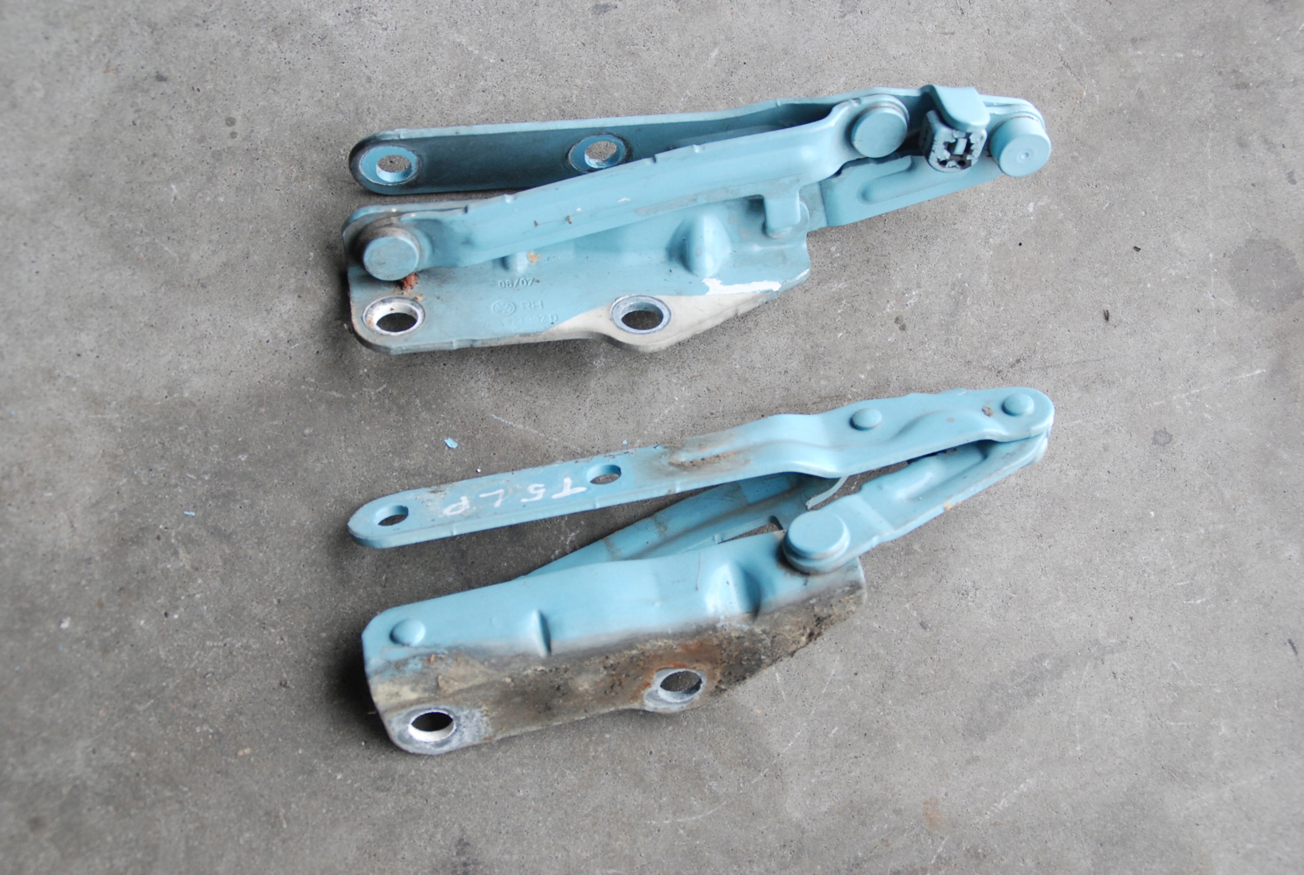 VW T5 T 5 шарнир петли капота