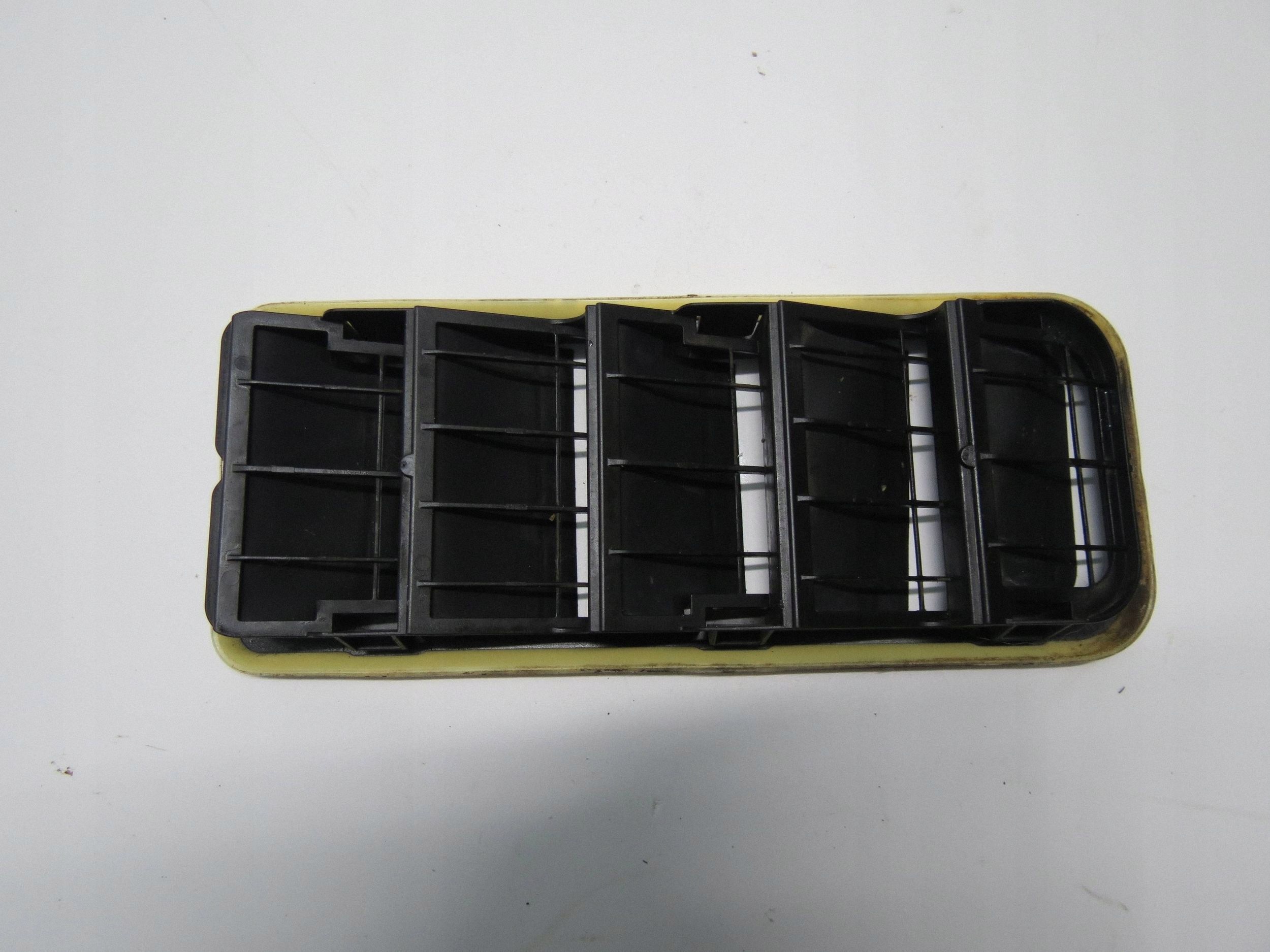 grid WENTYLACYJNA boot VOLVO V60 and S60 II 8623444