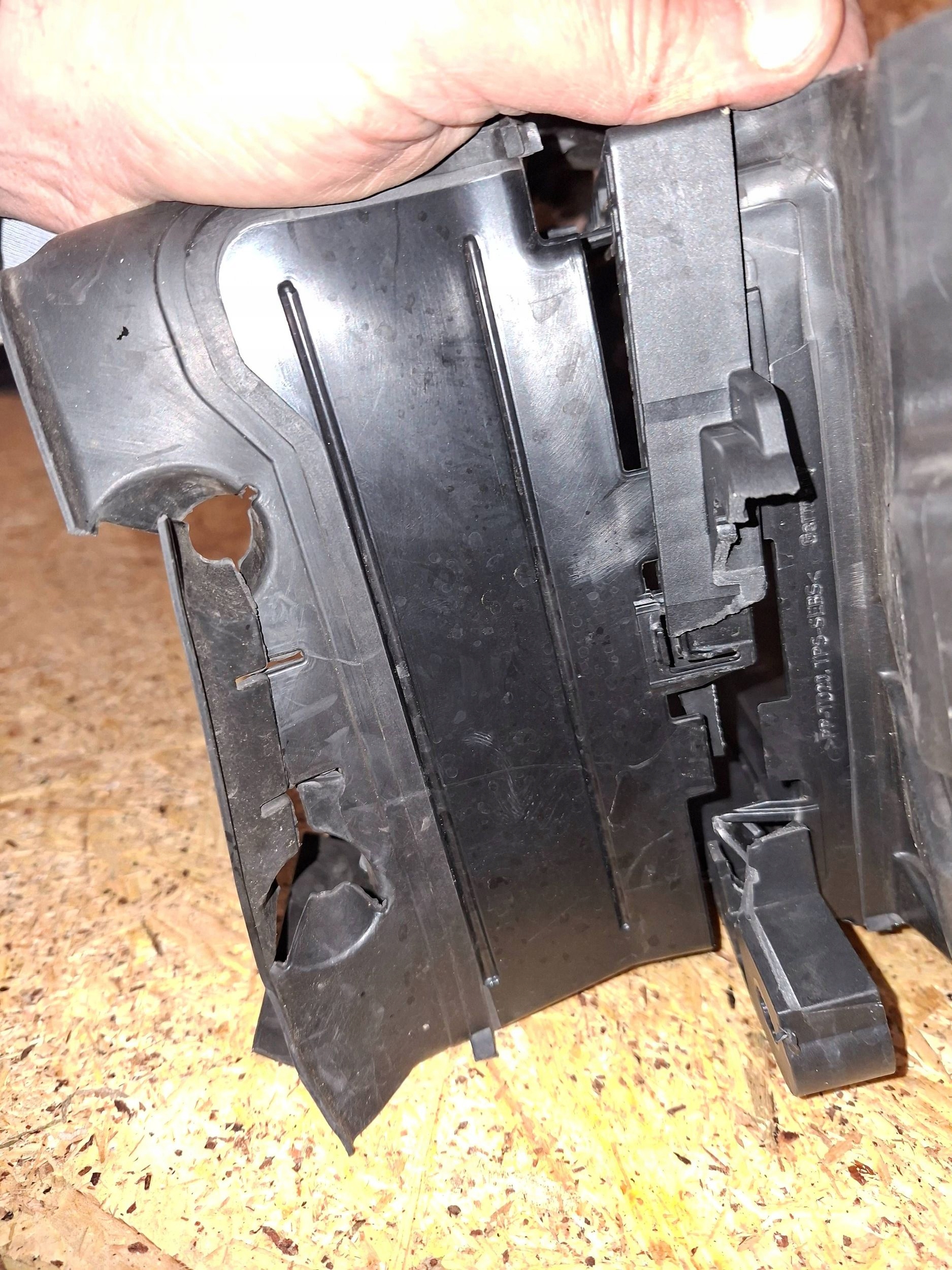 тунель воздушный для интеркулера seat Ateca 5q0122323a