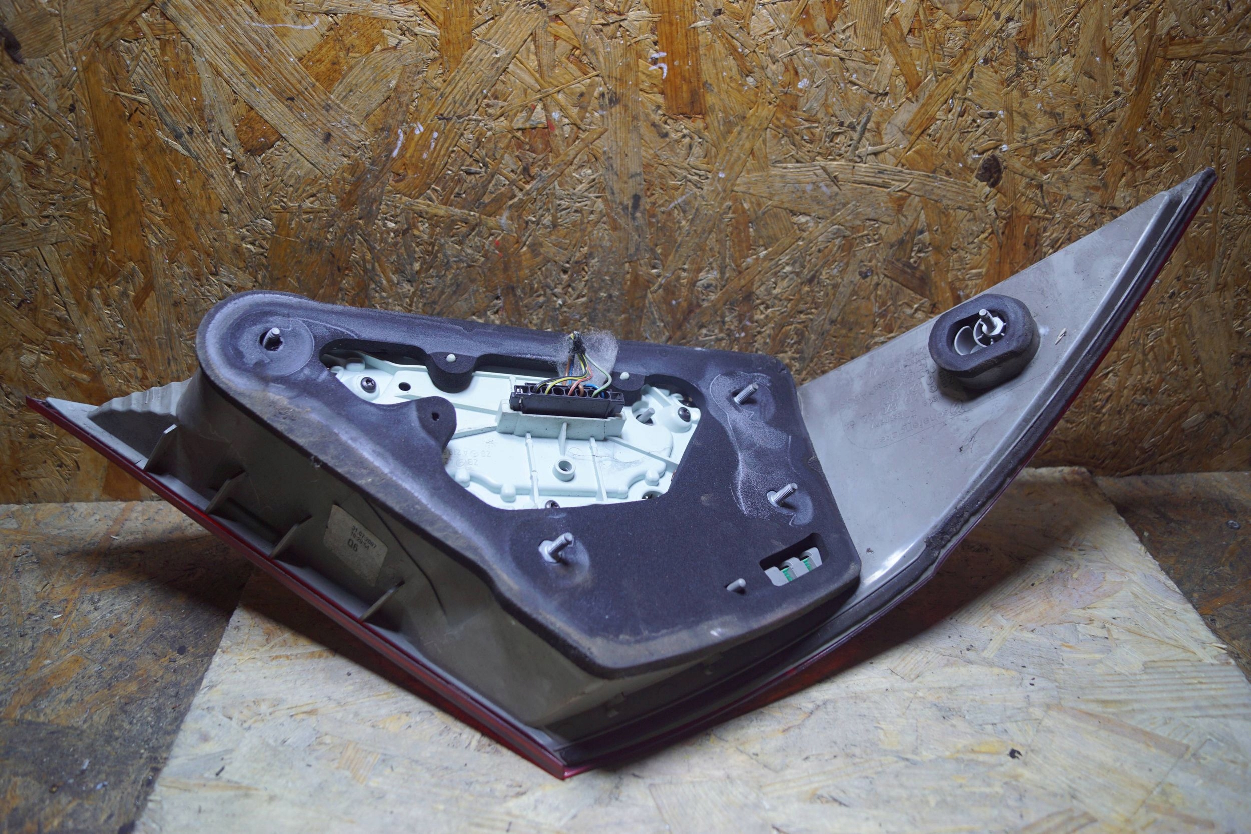 oem фонарь правый CLS W219 A2198200264