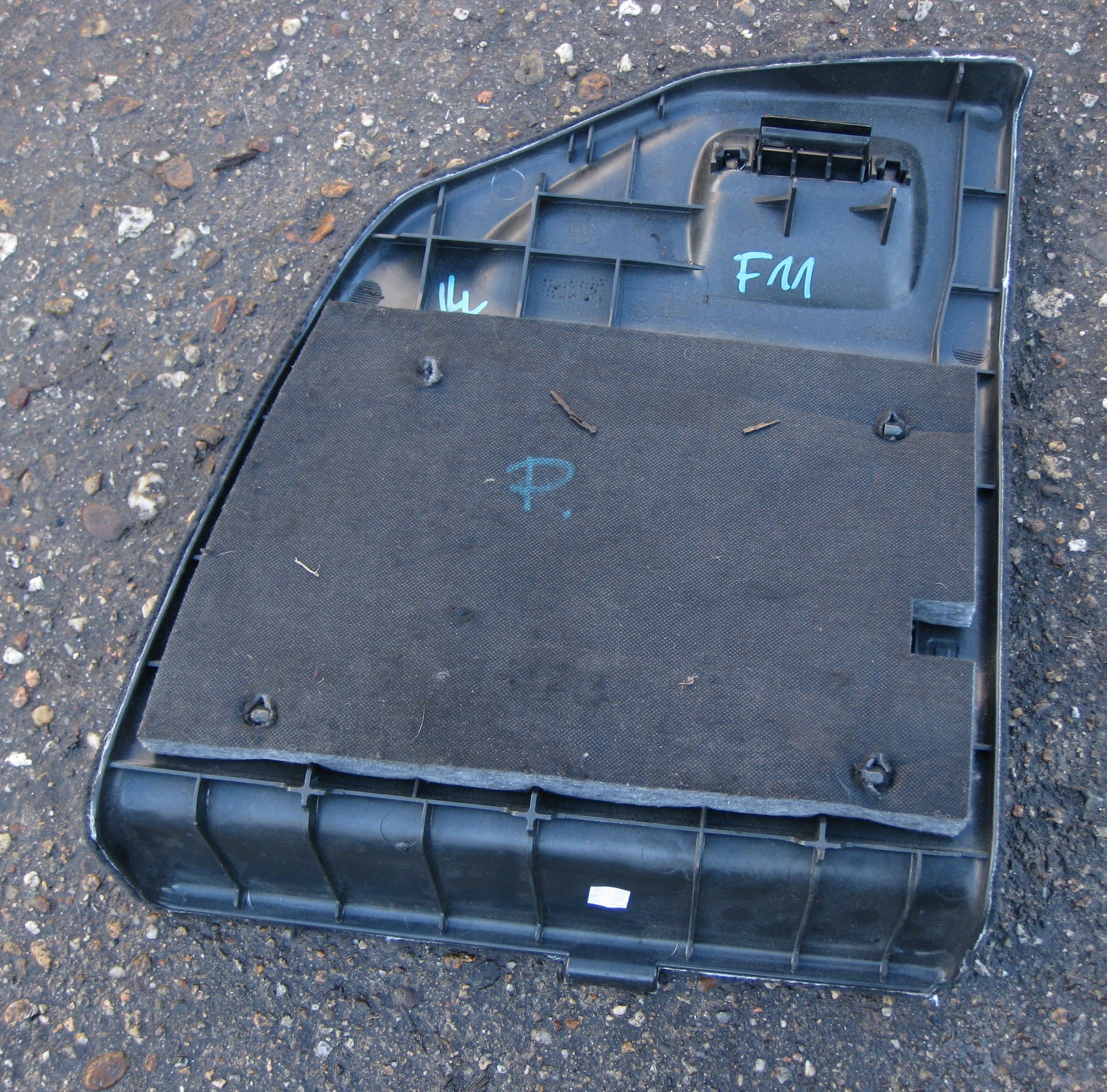 BMW F11 2.5 D 14R passenger compartment boot right 9168494