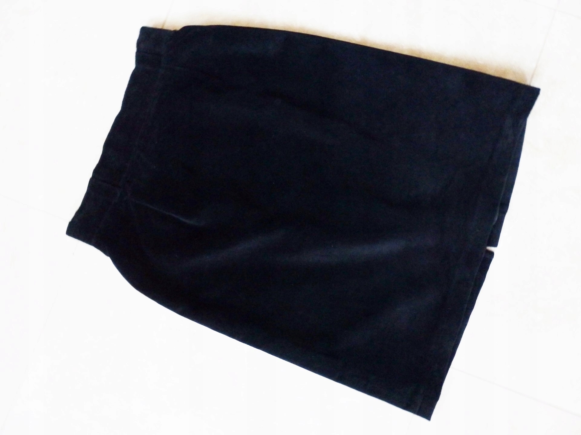 CZARNA AKSAMITNA SPÓDNICA R. 40 Marka inna