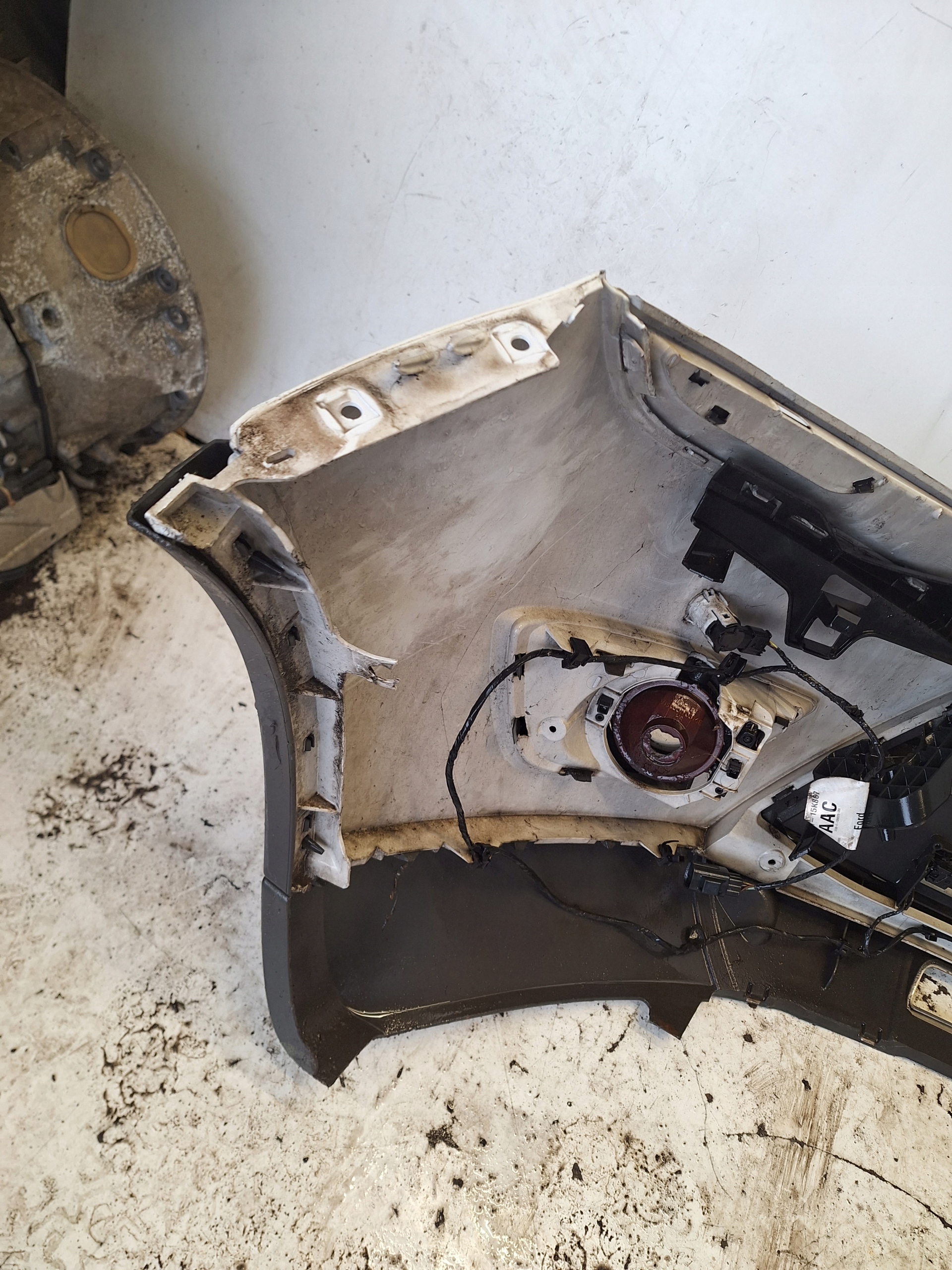FORD KUGA MK1 08-12 bumper + PDC