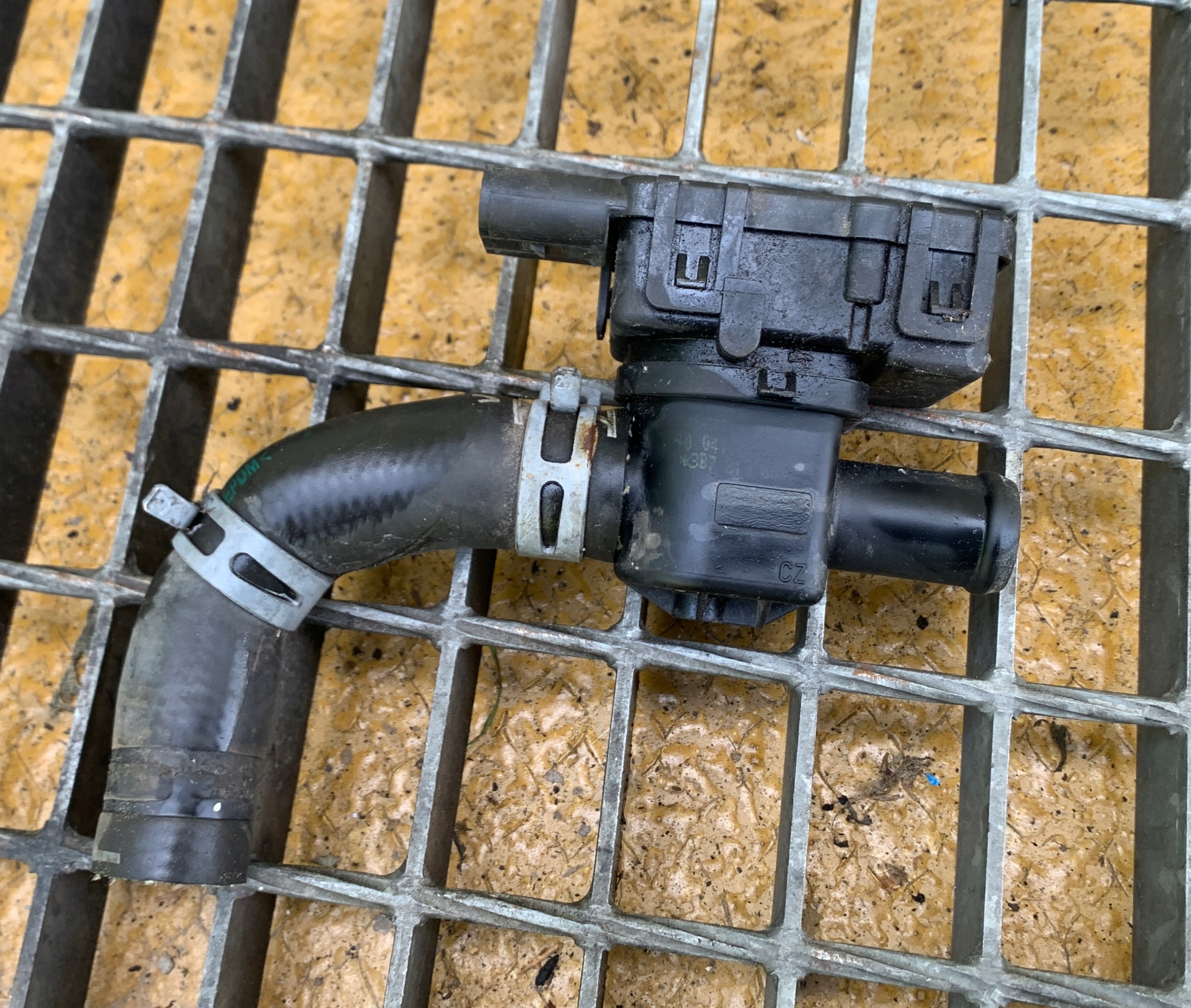 ZAWÓR NAGRZEWNICY VW PASSAT B5 LIFT W8 3B7819809