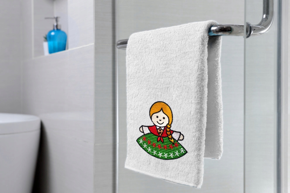 

Ręcznik 50x100 z Haftem Góralka Biały Ludowy