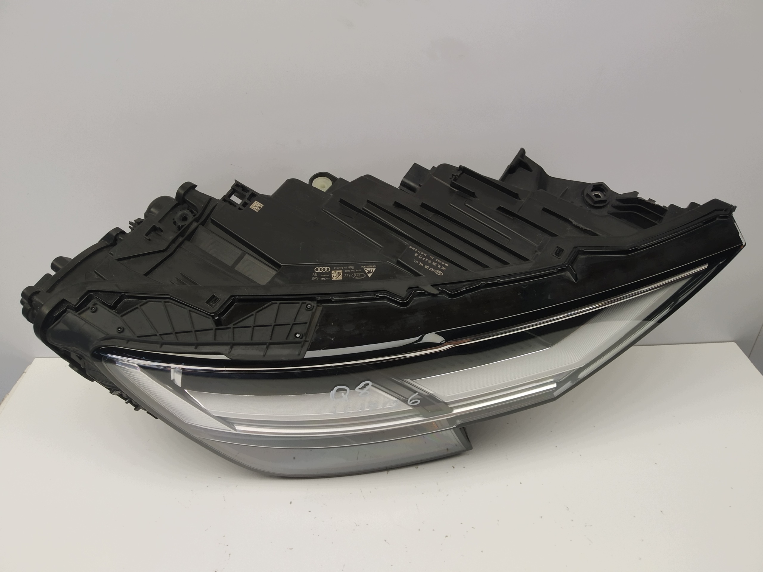 Audi Q8 reflektor light front right Full LED USA 4M8941034B Amerykanski