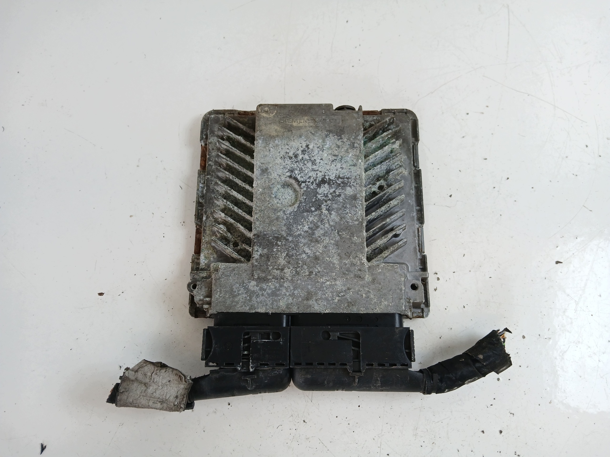 VW PASSAT B6 2.0 TDI control unit of the engine 03G906018EM