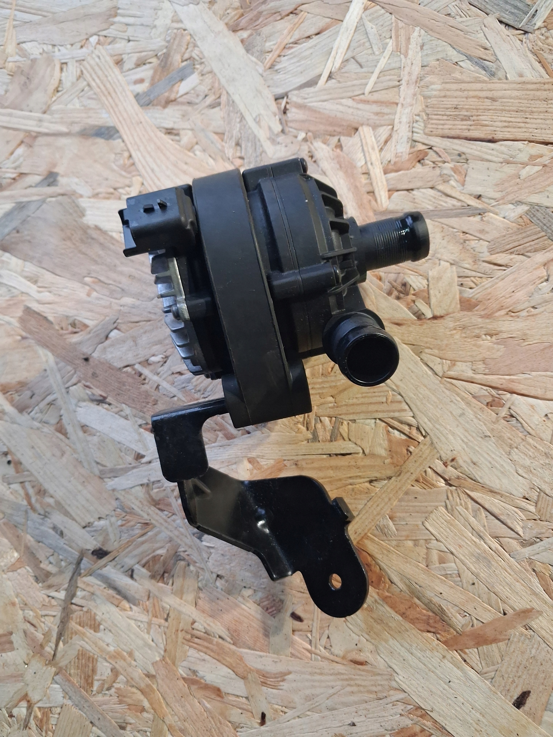 supplementary water pump RENAULT OE 210101470R