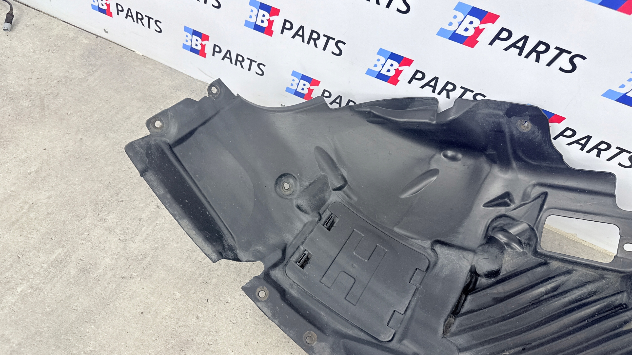 BMW F32 F33 F36 mudguard left front front nice 7260729