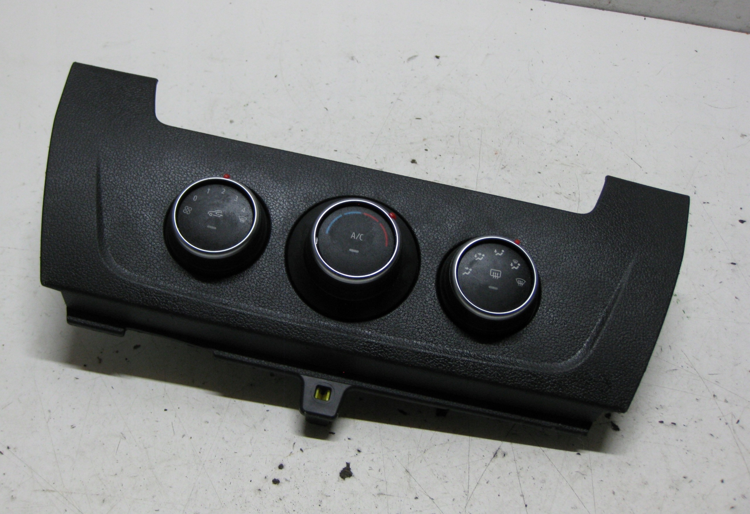 RENAULT MASTER III PANEL Bouton Bouches buses 275106521R