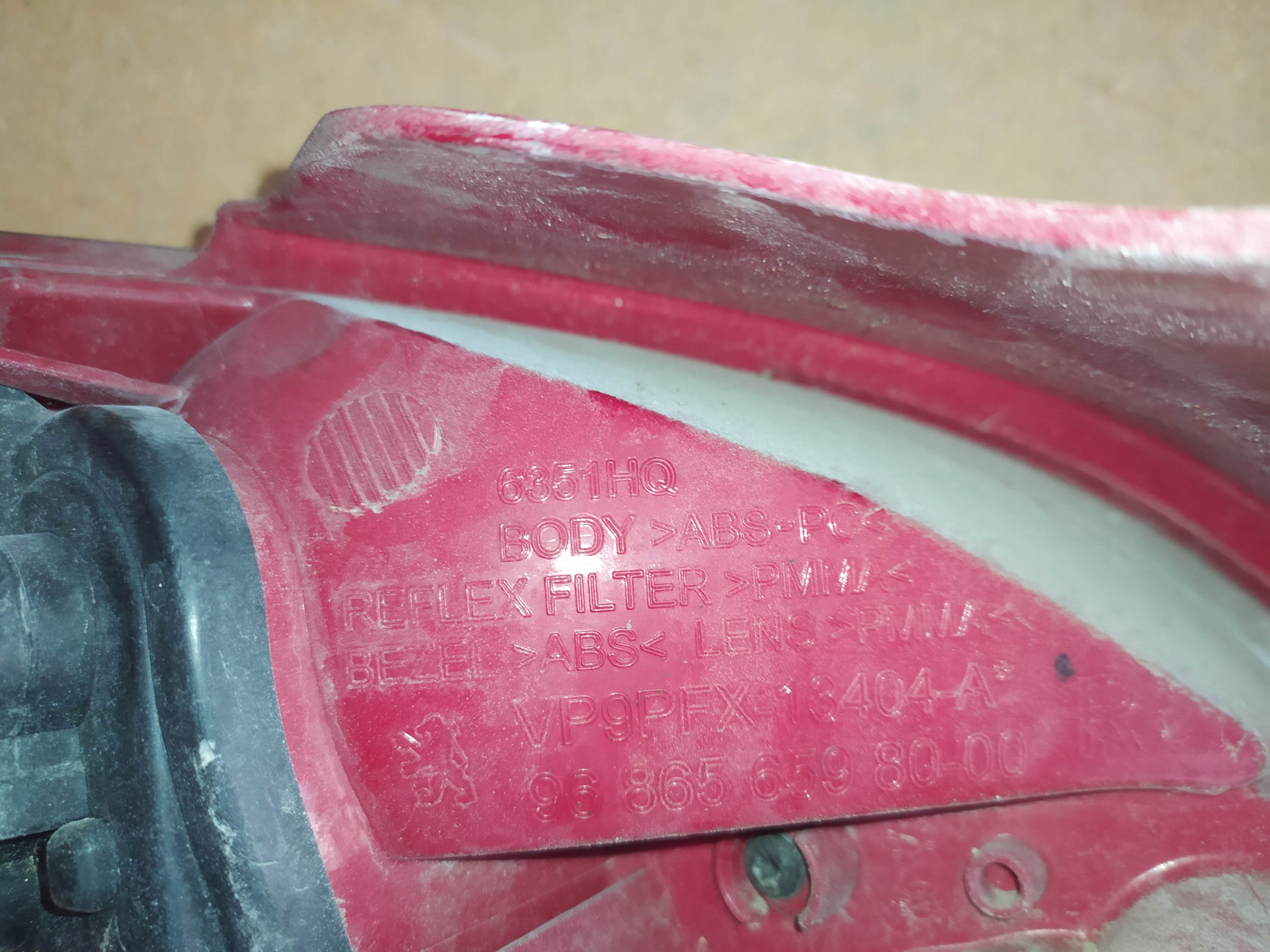 фонарь правый peugeot 207 РЕСТАЙЛИНГ 2009-14r.