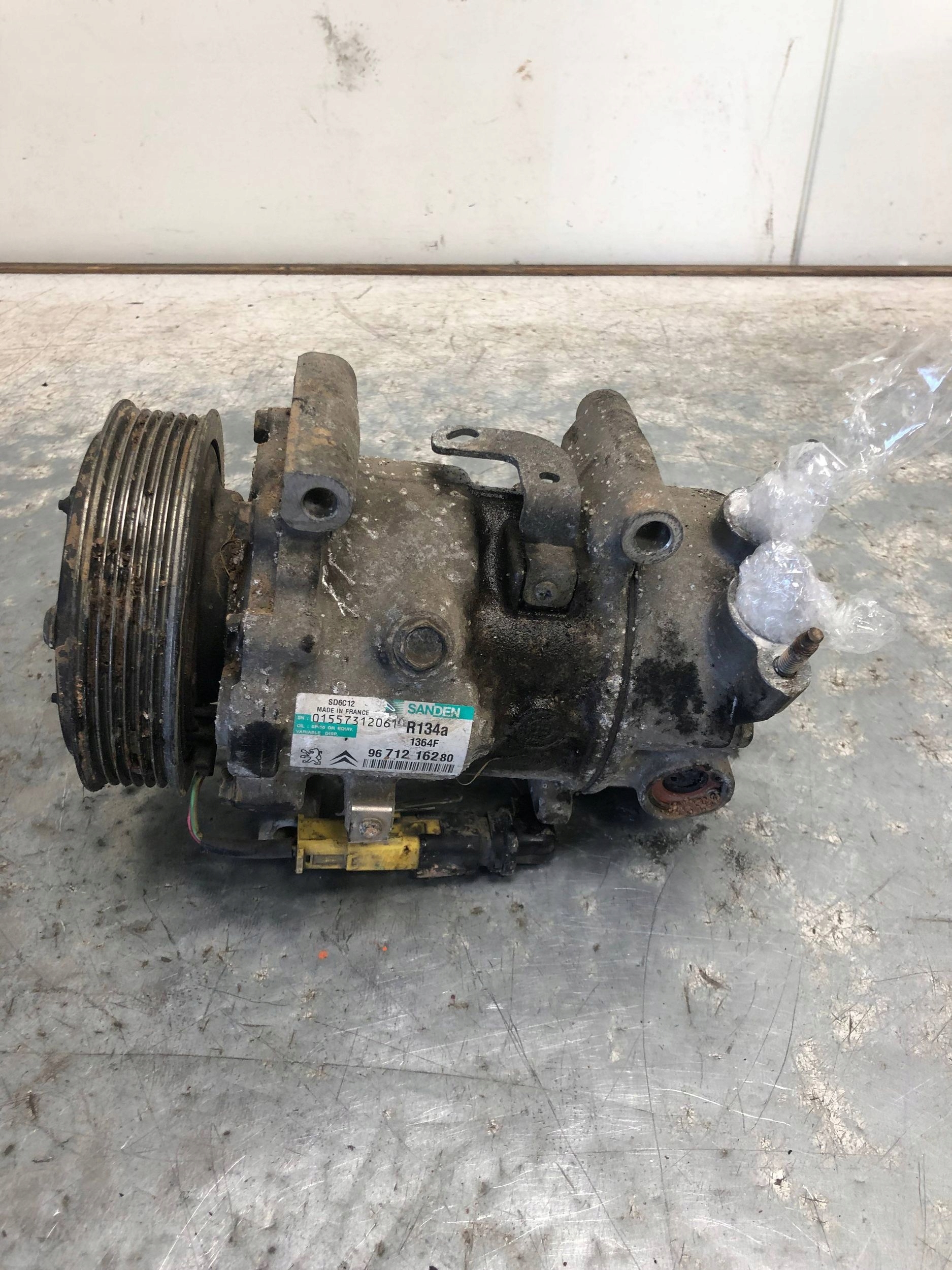 compressor compressor; of the air conditioning PEUGEOT 207 CC 9671216280