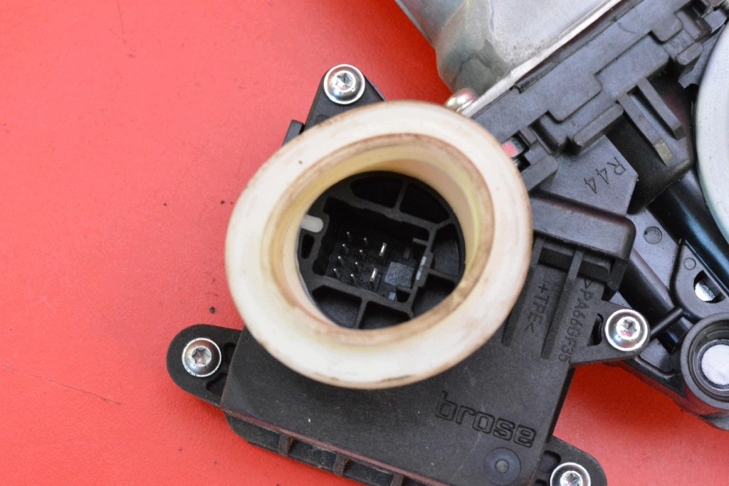 window regulator right front EU 85710-02470 TOYOTA COROLLA XI E18 13-19