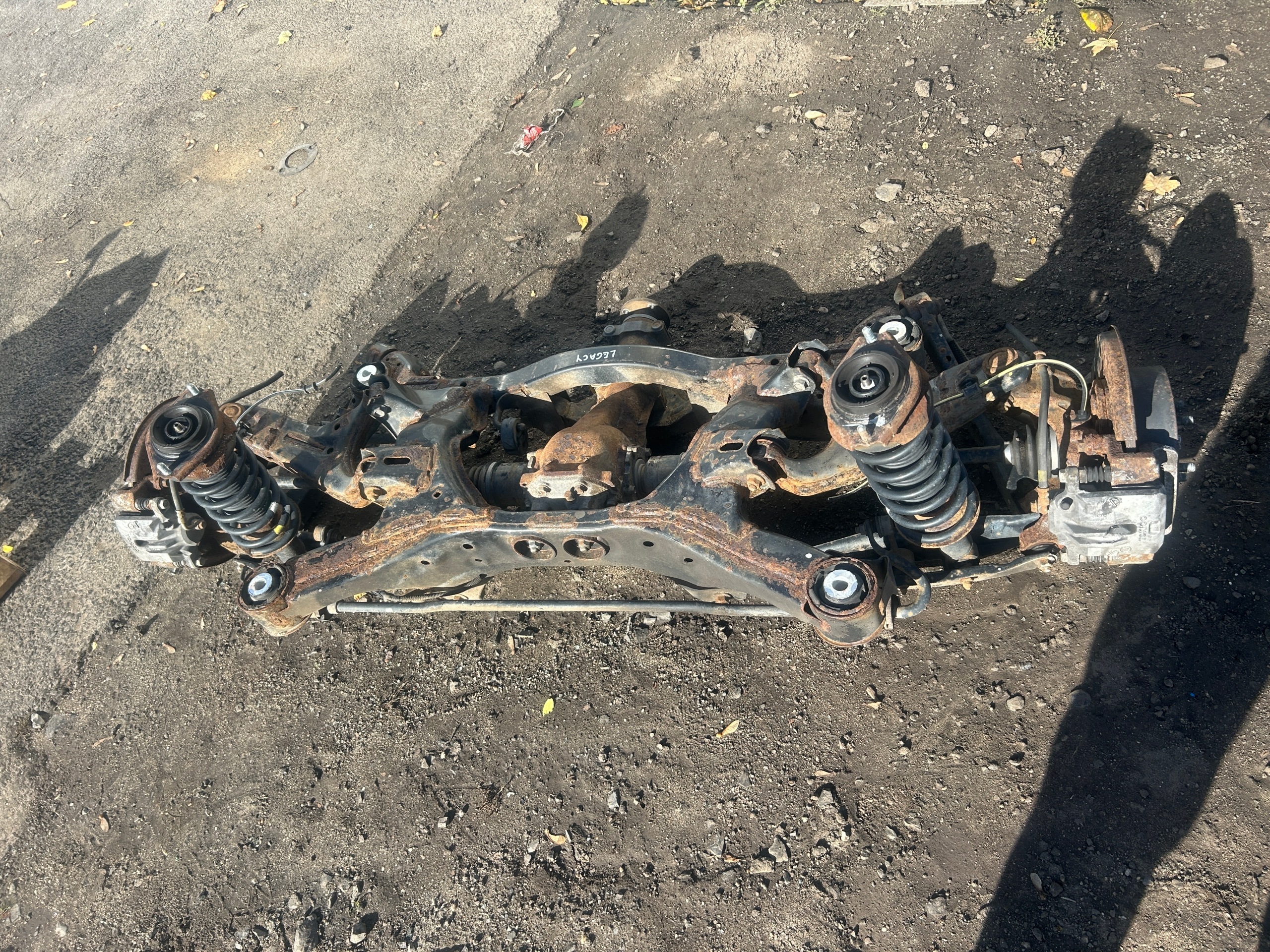 SUBARU LEGACY V KOMBI 2,0 D suspension arrière complets