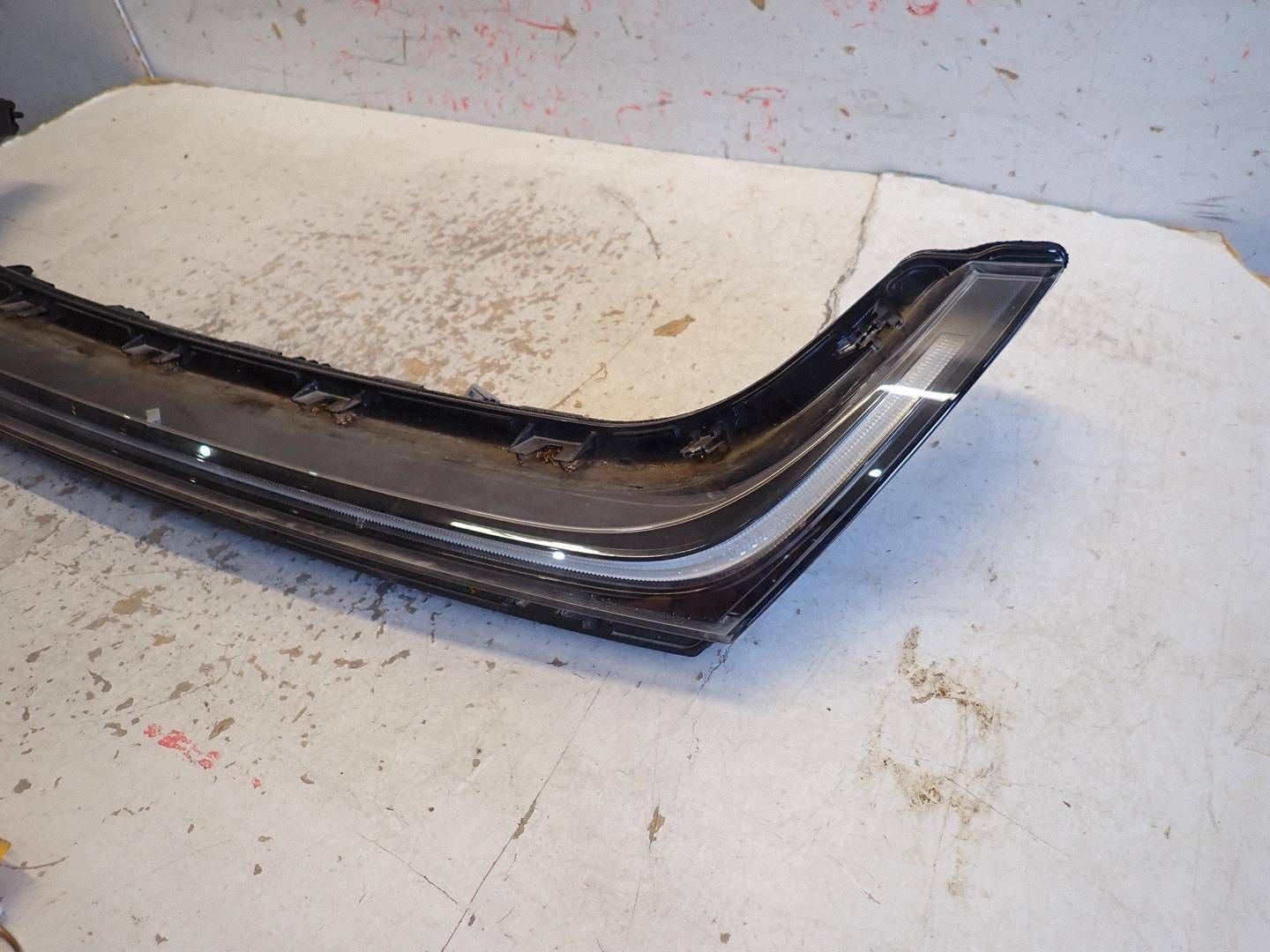 light front front central BYD DOLPHIN 2023- EM2E4102300