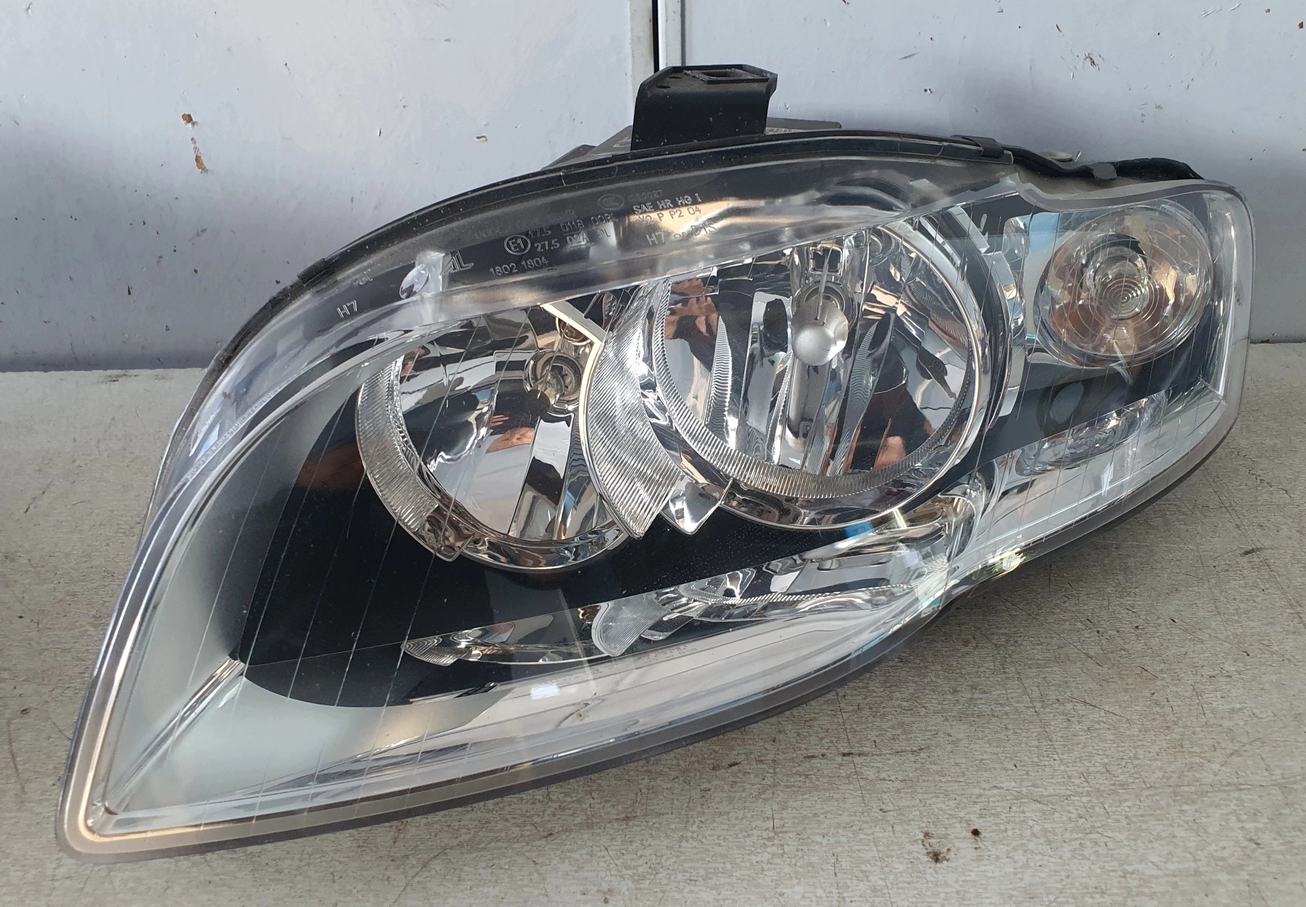 AUDI A4 B7 04-08 light left front EUROPA original 8E0941003BK