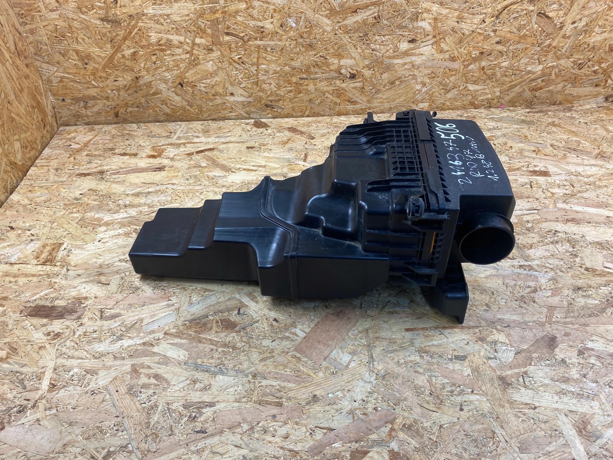 Корпус фильтра воздуха НИЗ KIA СТОНИК 16-20r