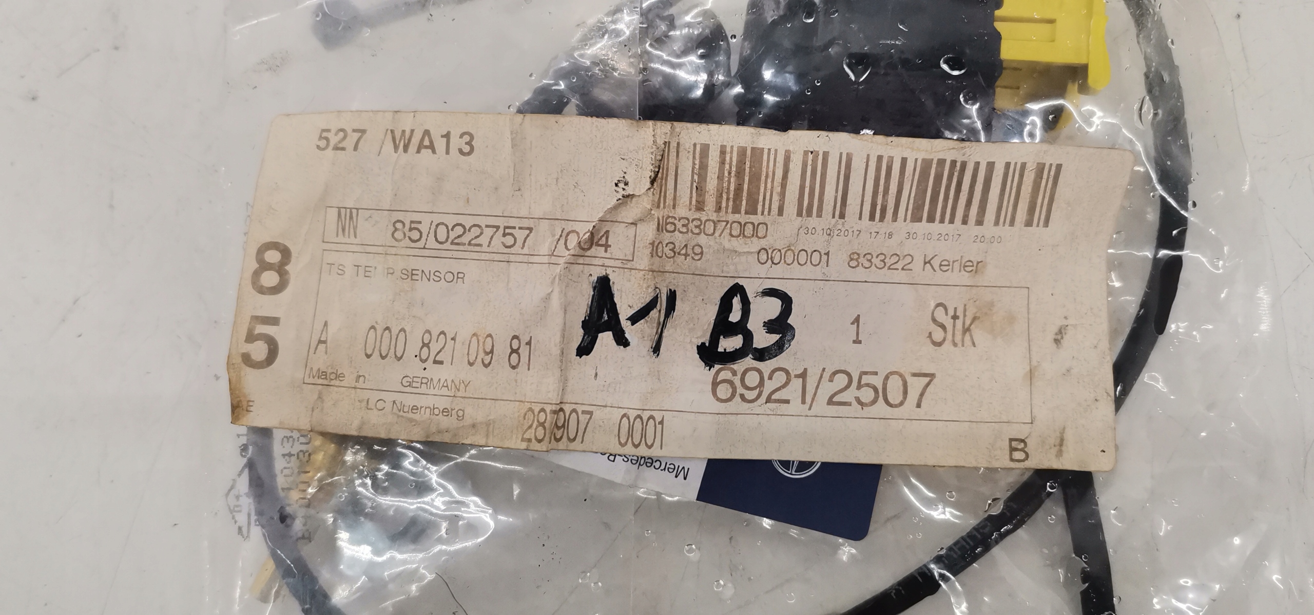 MERCEDES ACTROS MP4 2011- CZUJNIK TEMPERATURY 0008210981 Producent części Mercedes-Benz OE