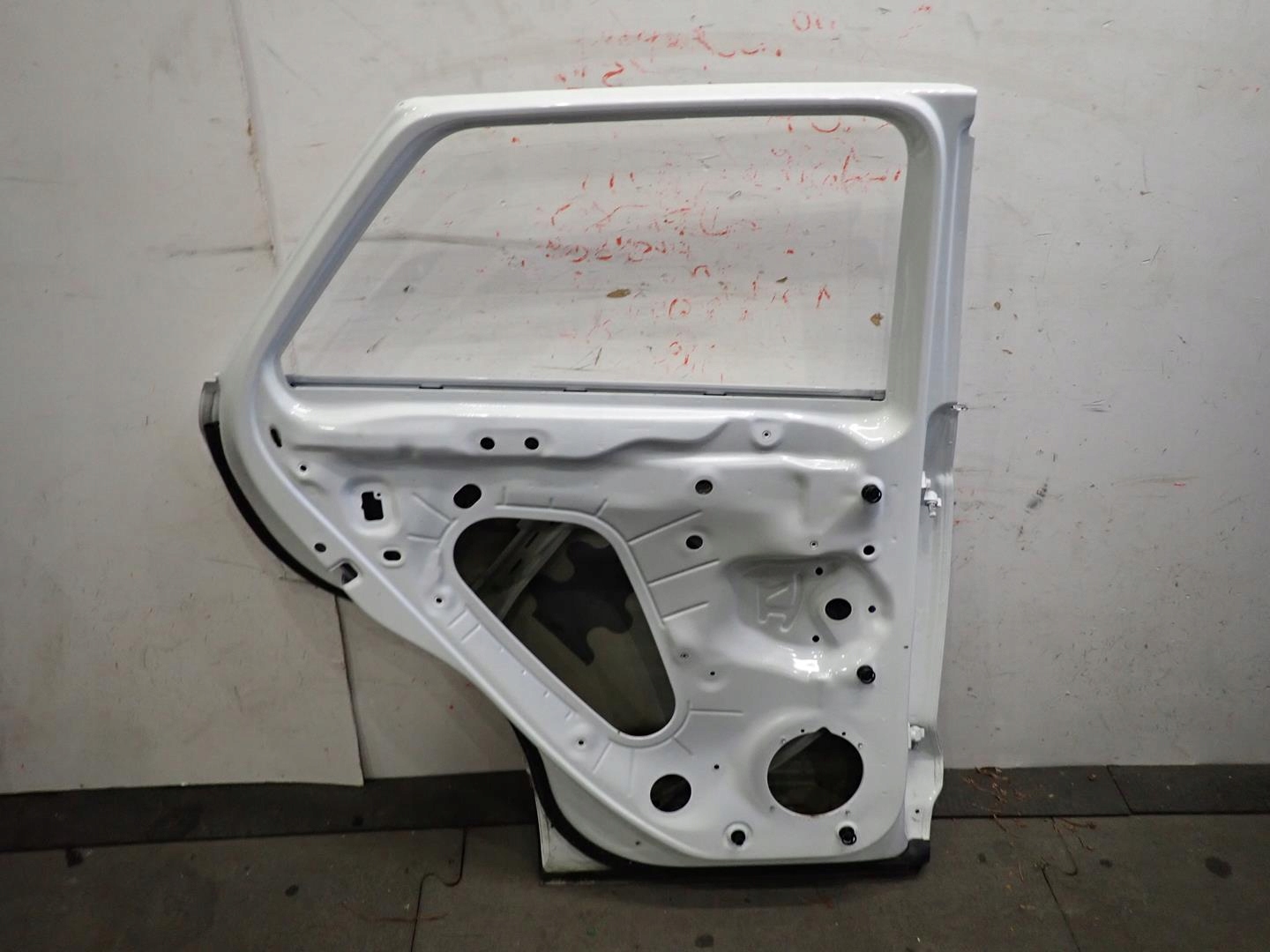 door rear part rear. left VW T-ROC 2017- 2GA833311M