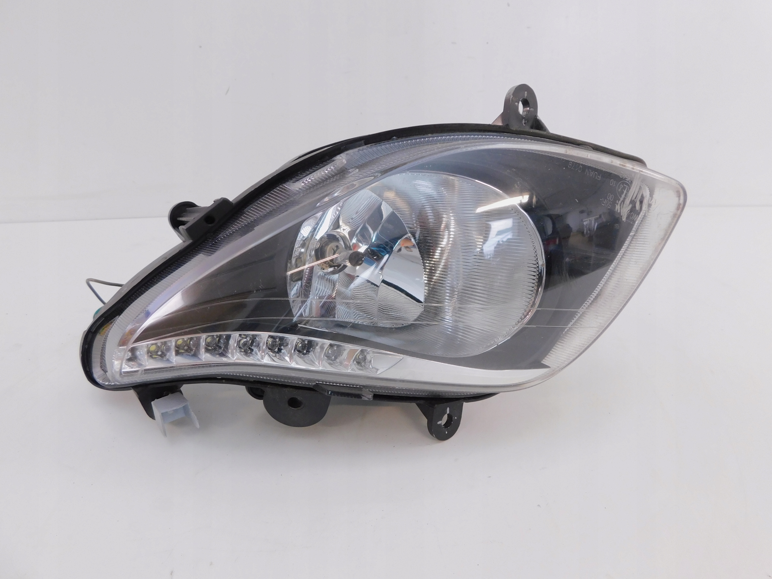 SYM GTS EVO 125I 300I ФАРА ПЕРЕДНЯ ЛАМПА LM1