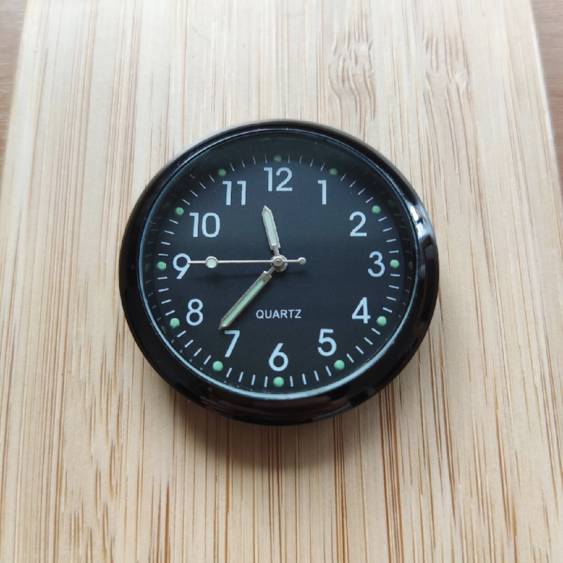 Zegarek Samochodowy Dekoracyjny Metalik Czarny + Klips Montażowy na Kratkę Marka Quartz