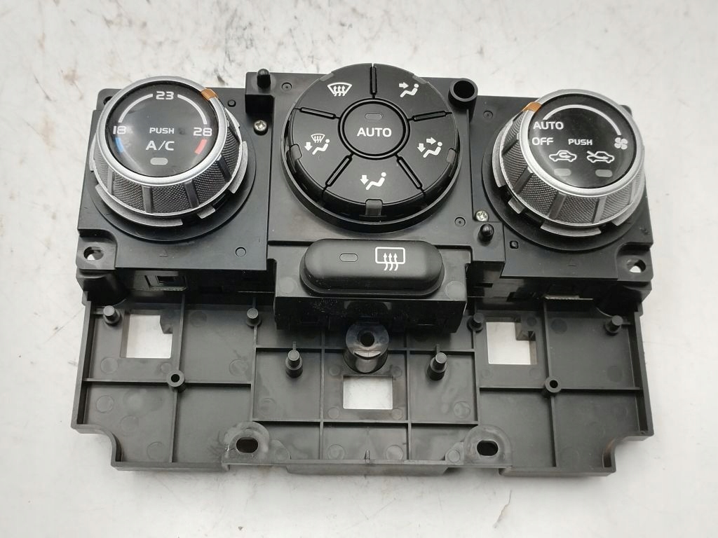 Suzuki Grand Vitara II 2 control panel air conditioning devices