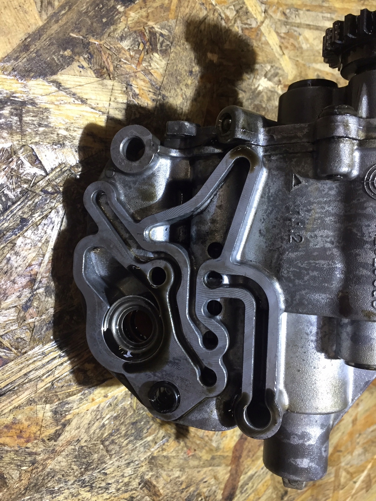 AUDI A4 B8 2.0 TFSI Ölpumpe CDNC 06H115105AF