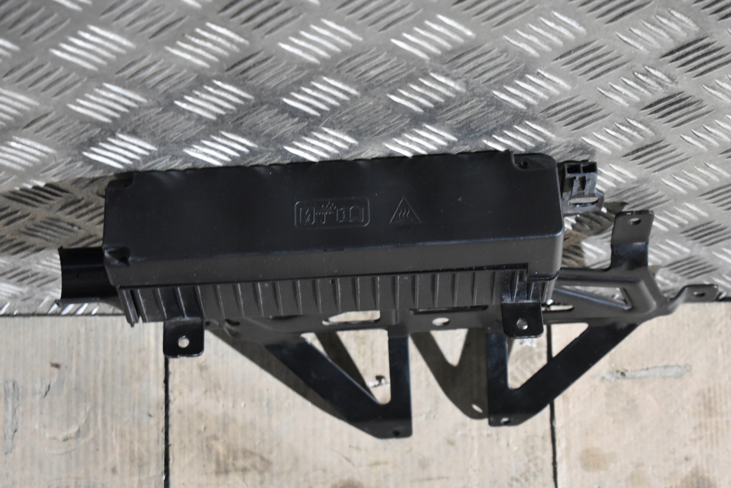 IDEALNY bracket holder PORSCHE TAYCAN 1