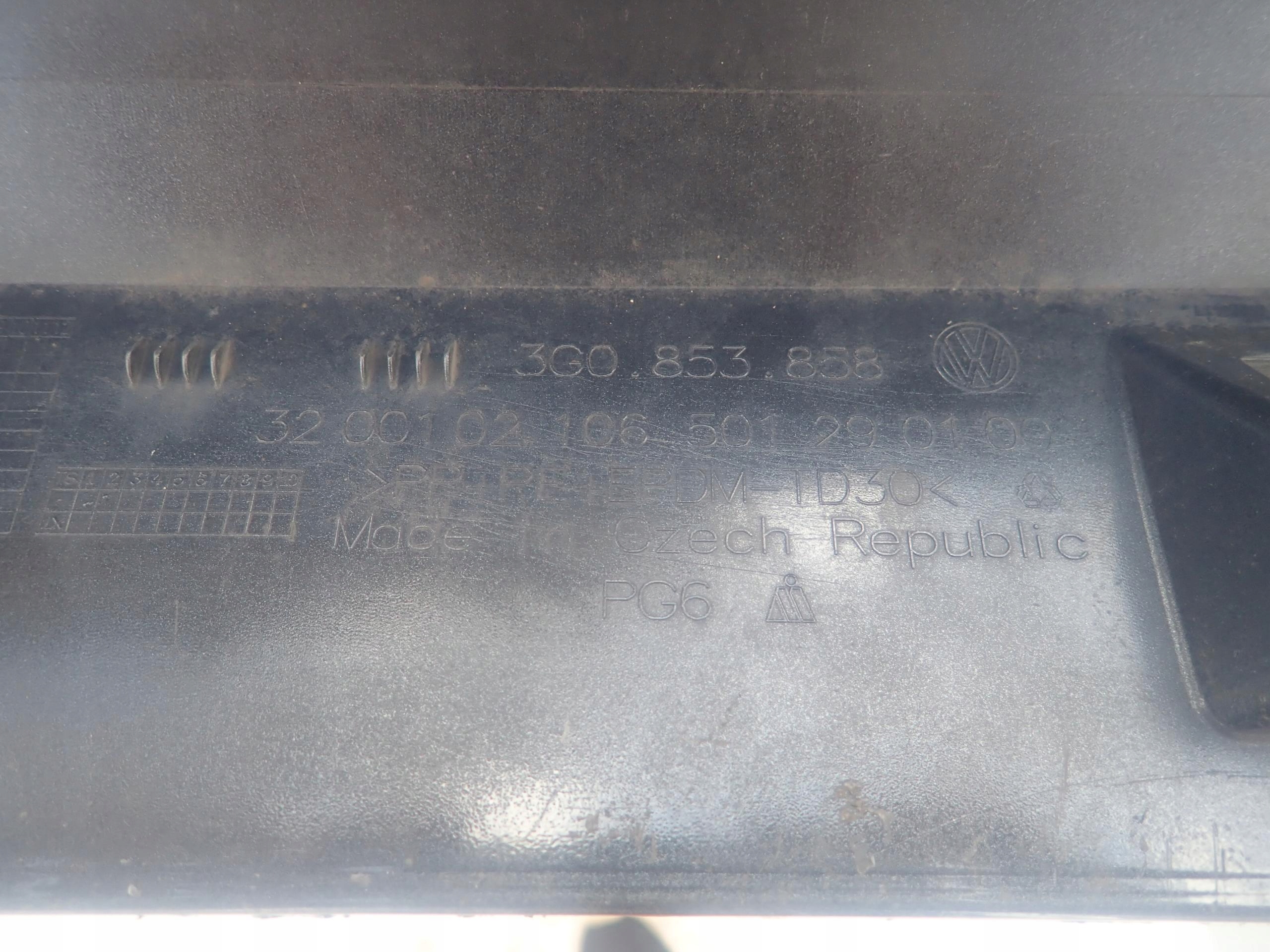VW PASSAT B8 14- threshold right moulding threshold right