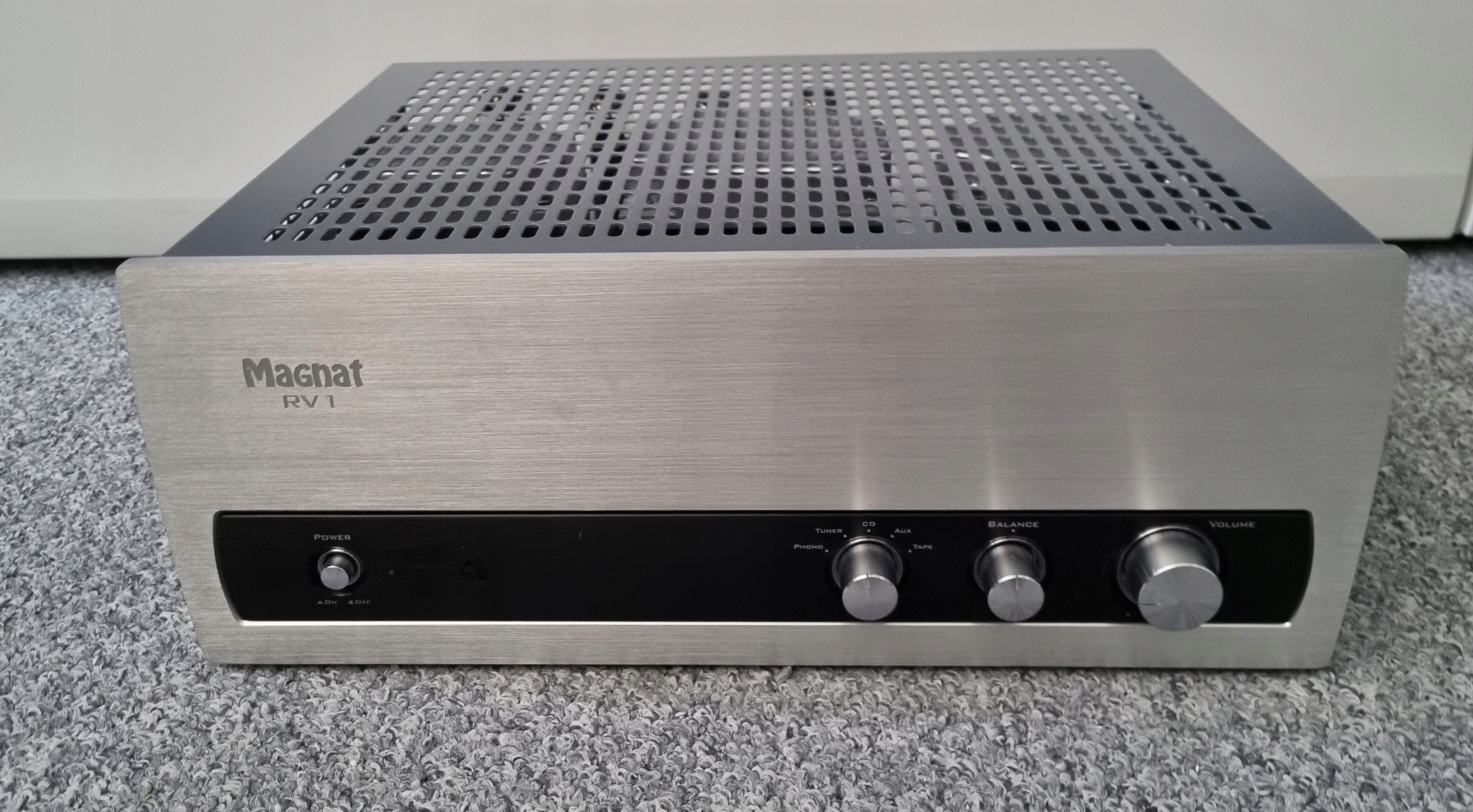 Wzmacniacz lampowy Magnat RV1