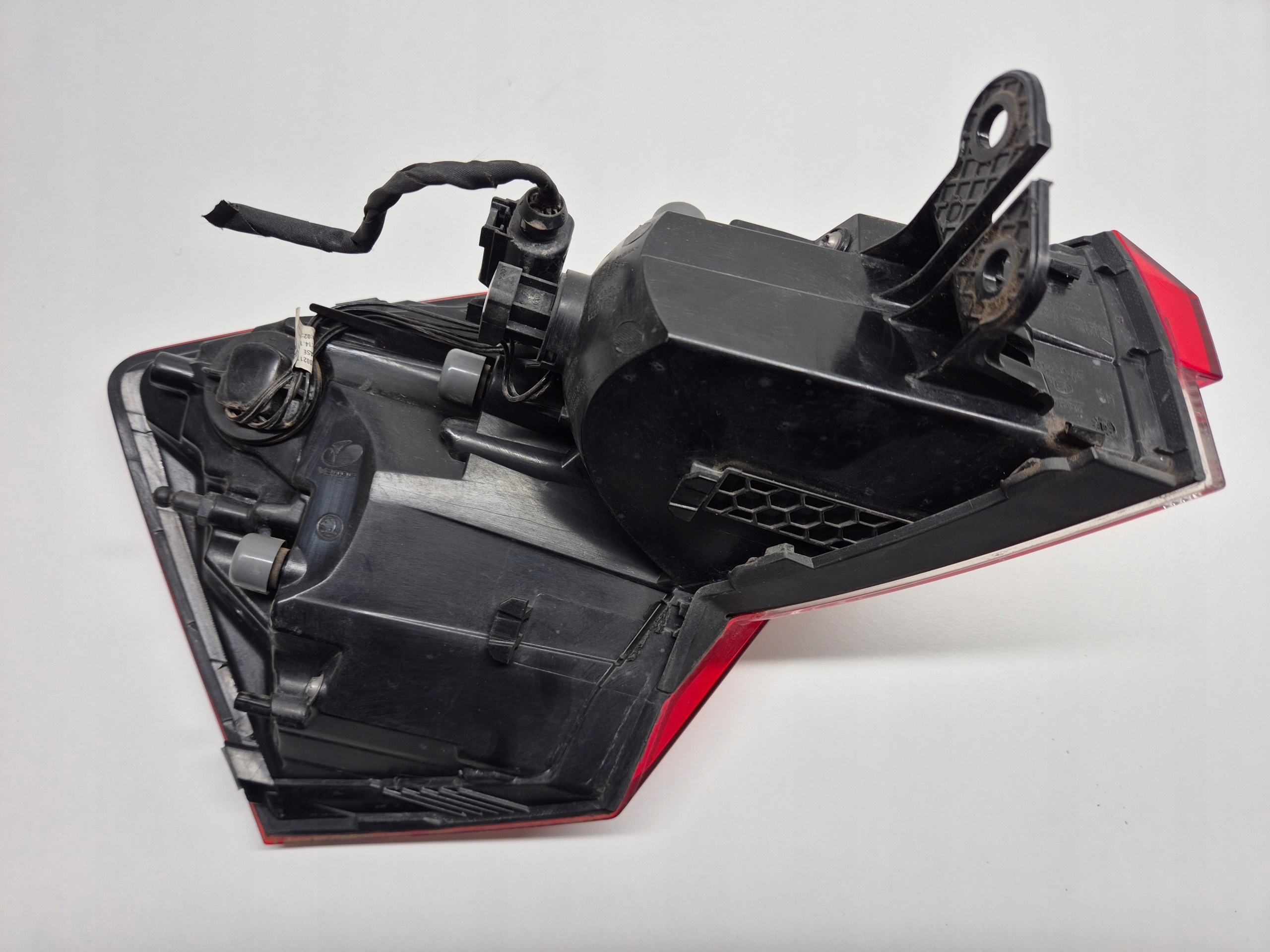 SKODA KAMIQ LAMPA TYLNA PRAWA LED MID ORYGINAŁ EUROPA 2019- Typ samochodu Samochody osobowe