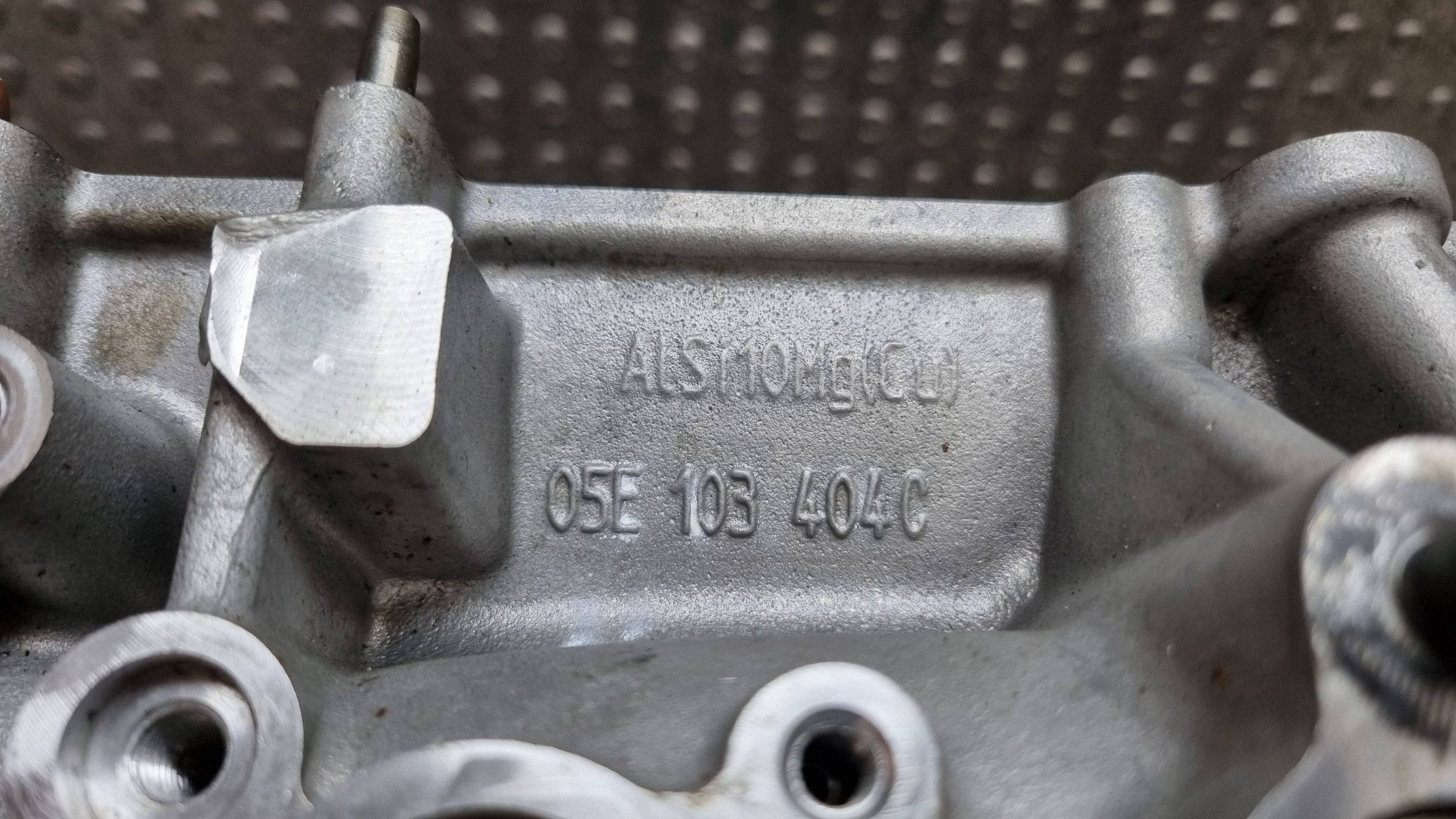 head. 05E103063E 05E103404C VW GOLF VII LEON III OCTAVIA III 1.5 TSI