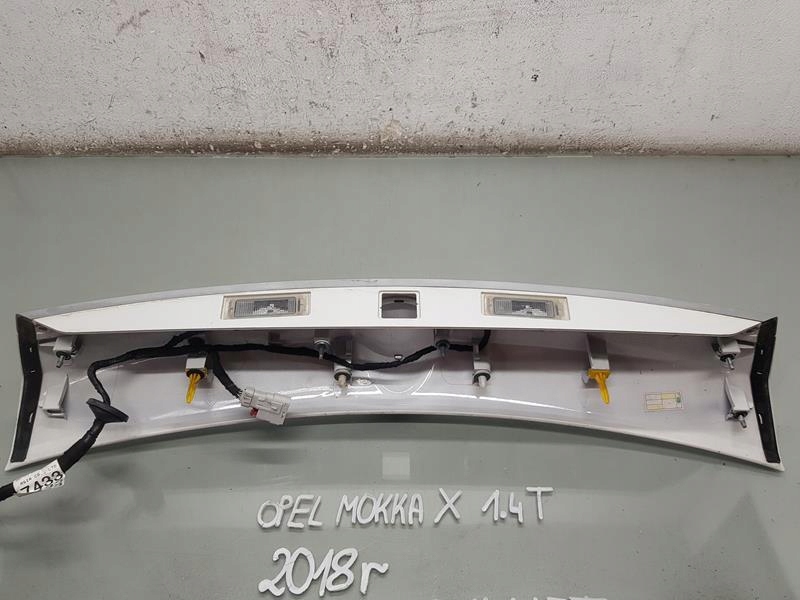 LISTWA BLENDA KLAPY TYŁ OPEL MOKKA X Producent części Opel OE