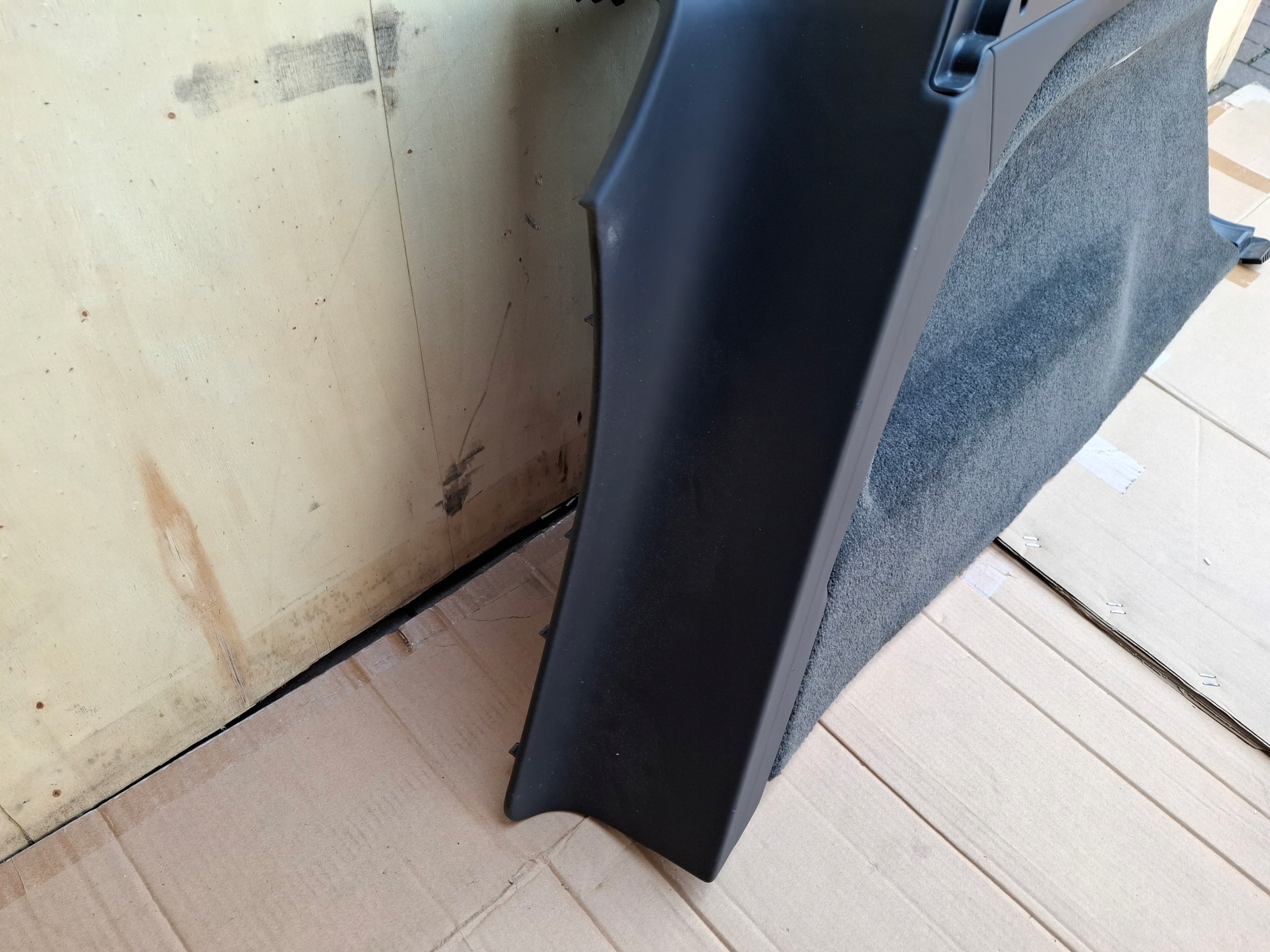 boot upholstery right BENTLEY BENTAYGA 17r