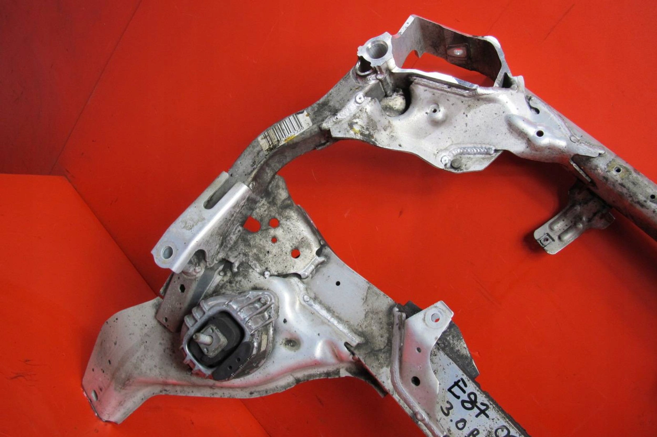 BMW 1 E87 3.0 and N52B30A axle beam subframe axle beam TRAWERS front