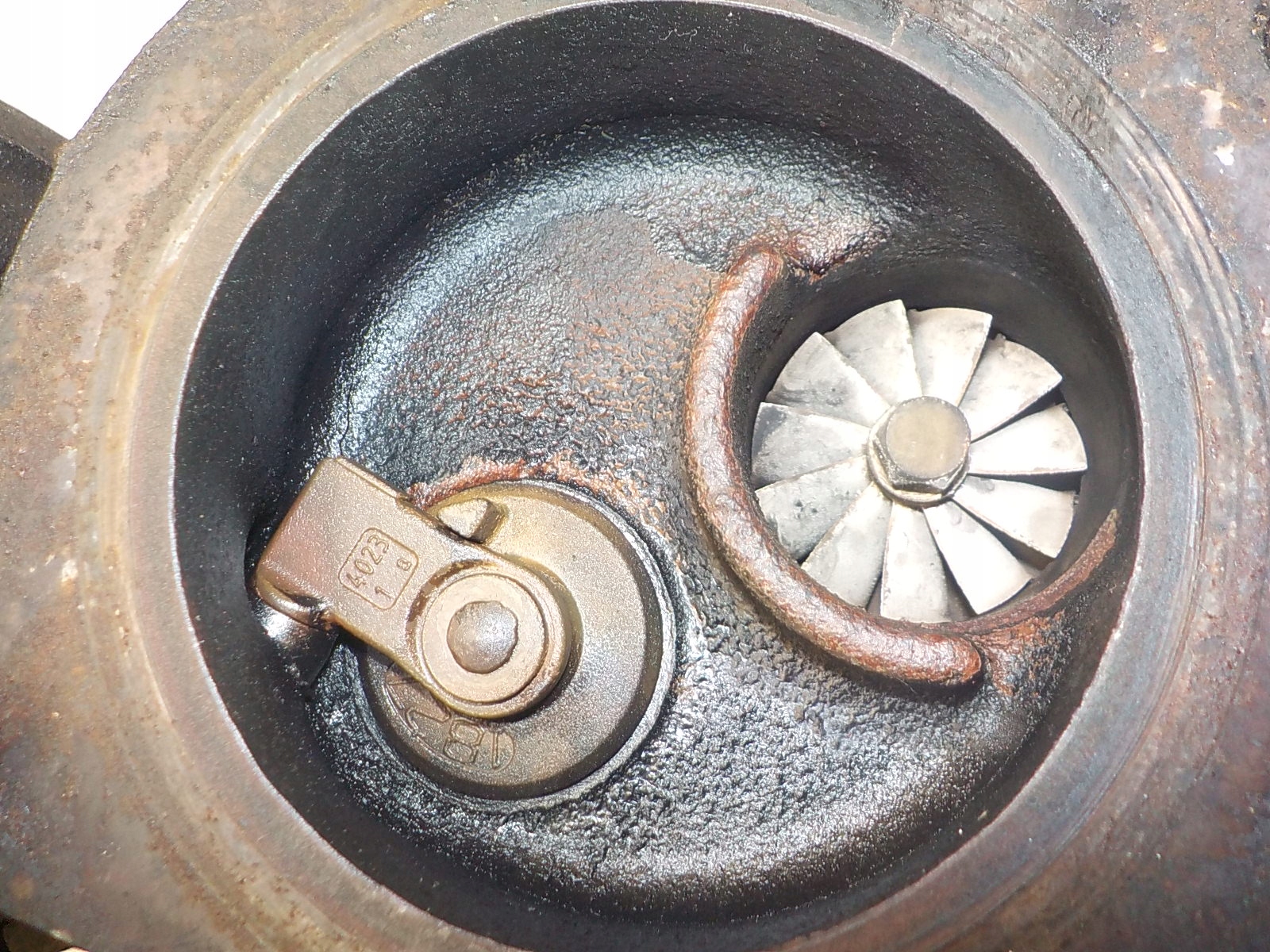 AUDI A4 B7 2.0 TFSI turbo TURBINA 06D145701G