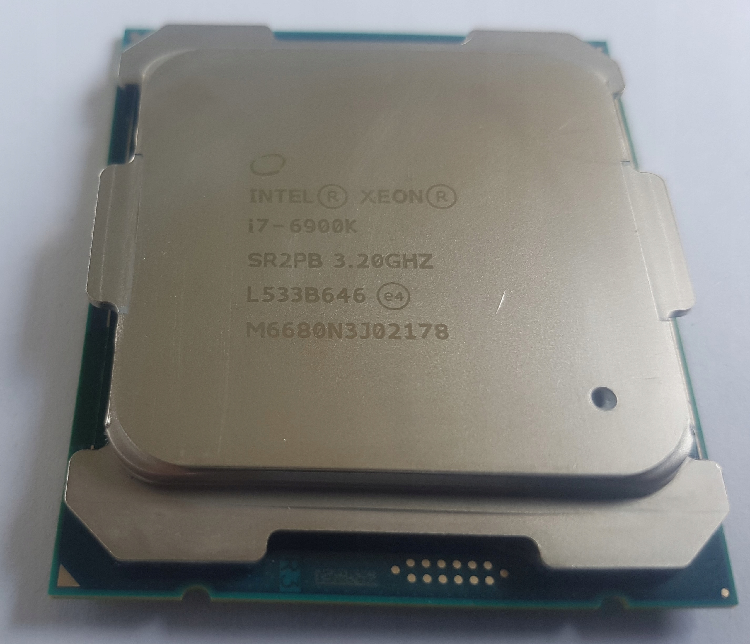 Core i7 6900K　3.2GHz LGA2011-3　SR2PB