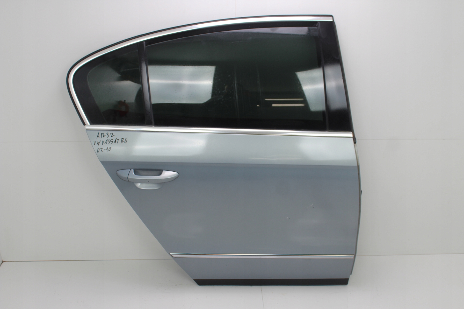 ДВЕРІ ПРАВИЙ ЗАД. VW PASSAT B6 05-10r СЕДАН Lc7z