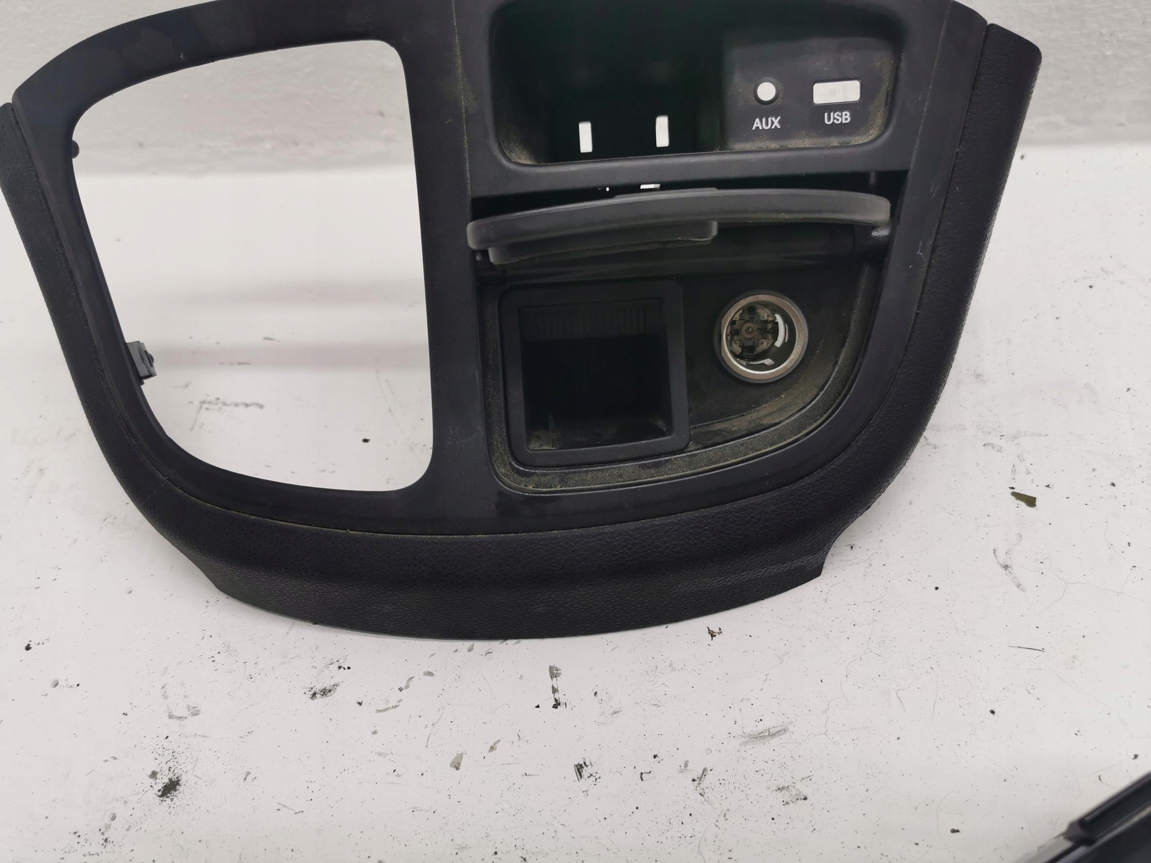 passenger compartment console HYUNDAI H-1 II LIFT 84632-4H000